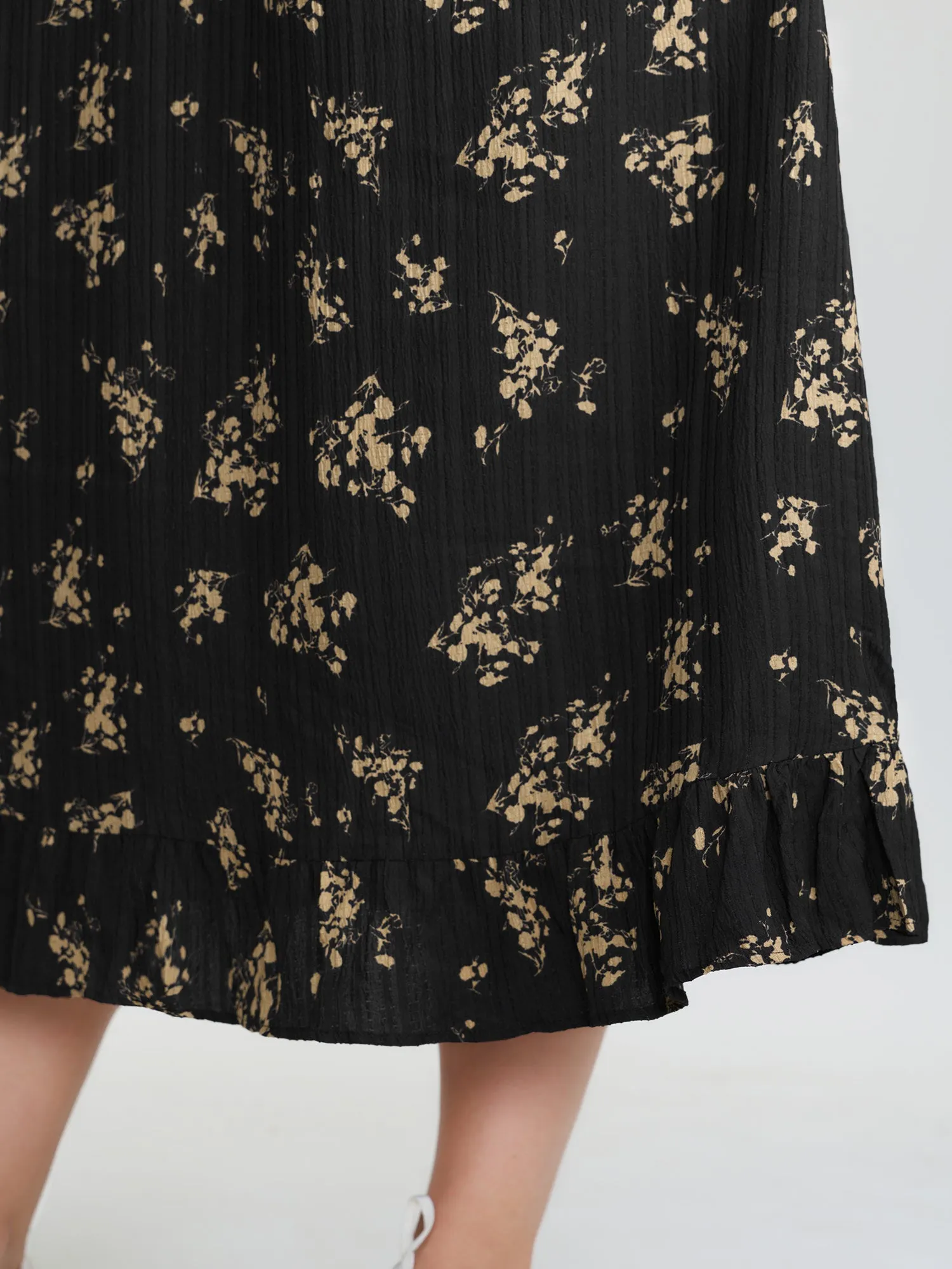 Floral Shirred Color Contrast Midi Dress sold by Bloomchic product image thumbnail 4