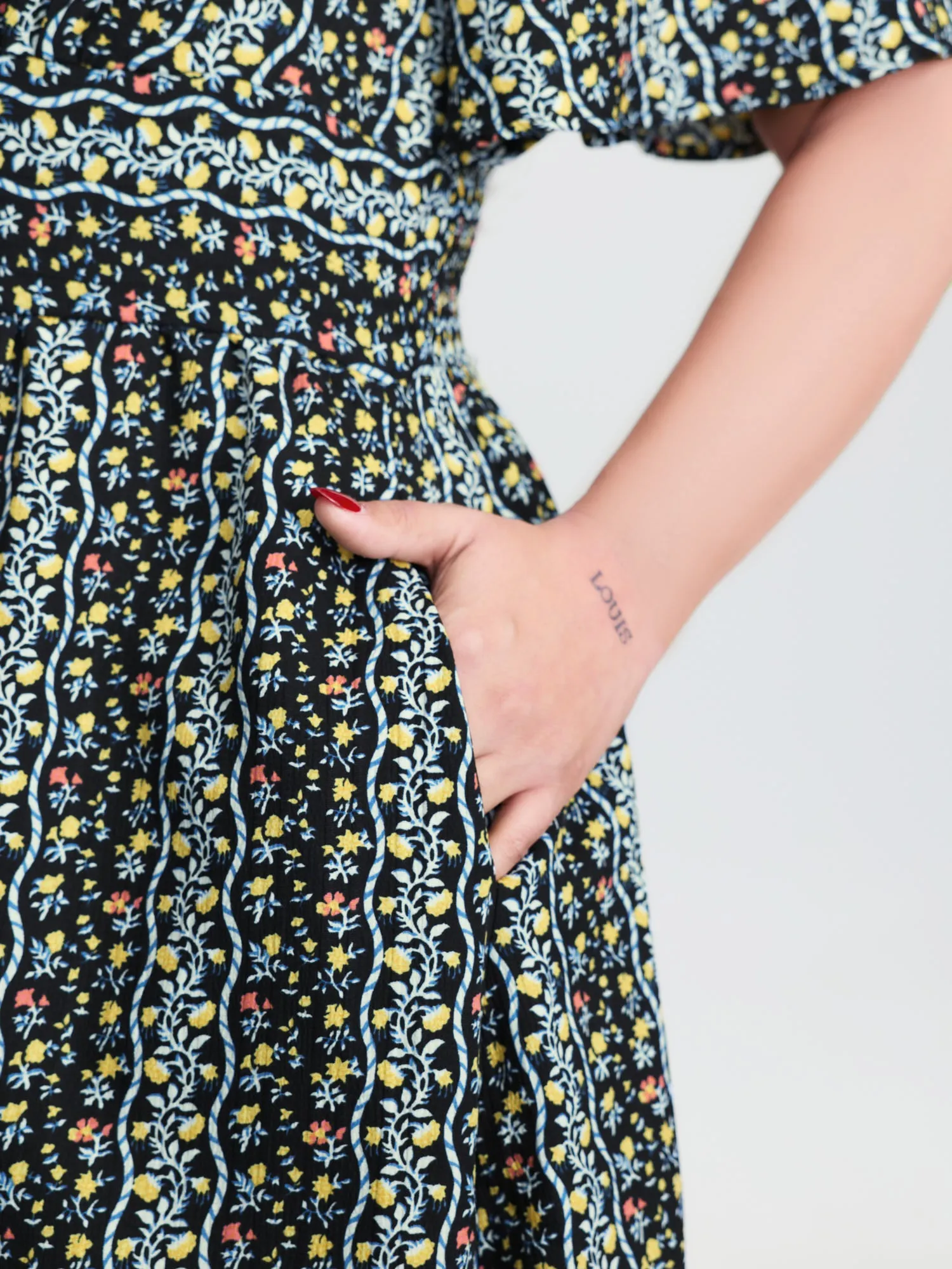 Retro Floral Striped Shirred Waist Midi Dress sold by Bloomchic product image thumbnail 4