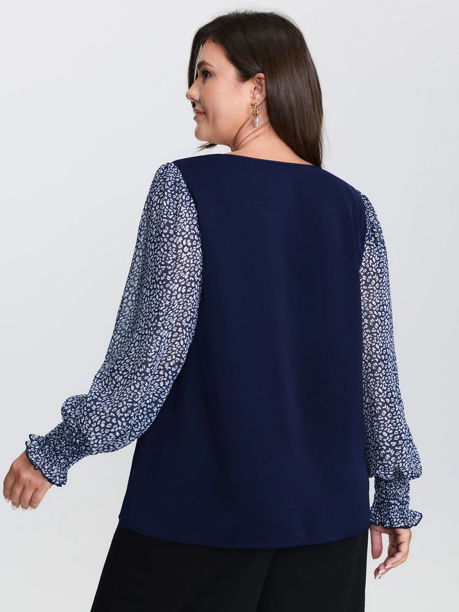 Leopard Print Contrast V-Neck Knit Top sold by Bloomchic product image thumbnail 4