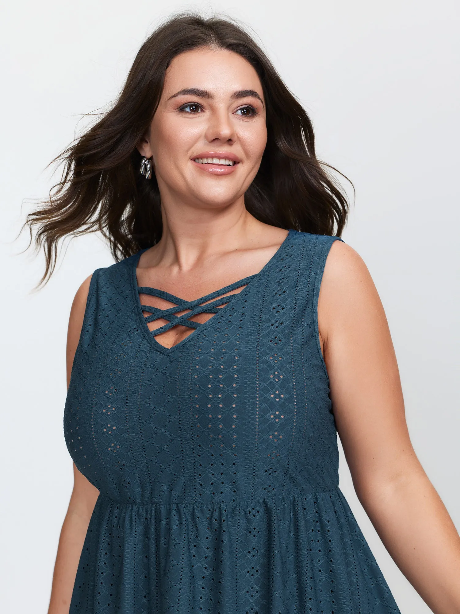 Stretchy Cut-Out Neckline Tank Top sold by Bloomchic product image thumbnail 2