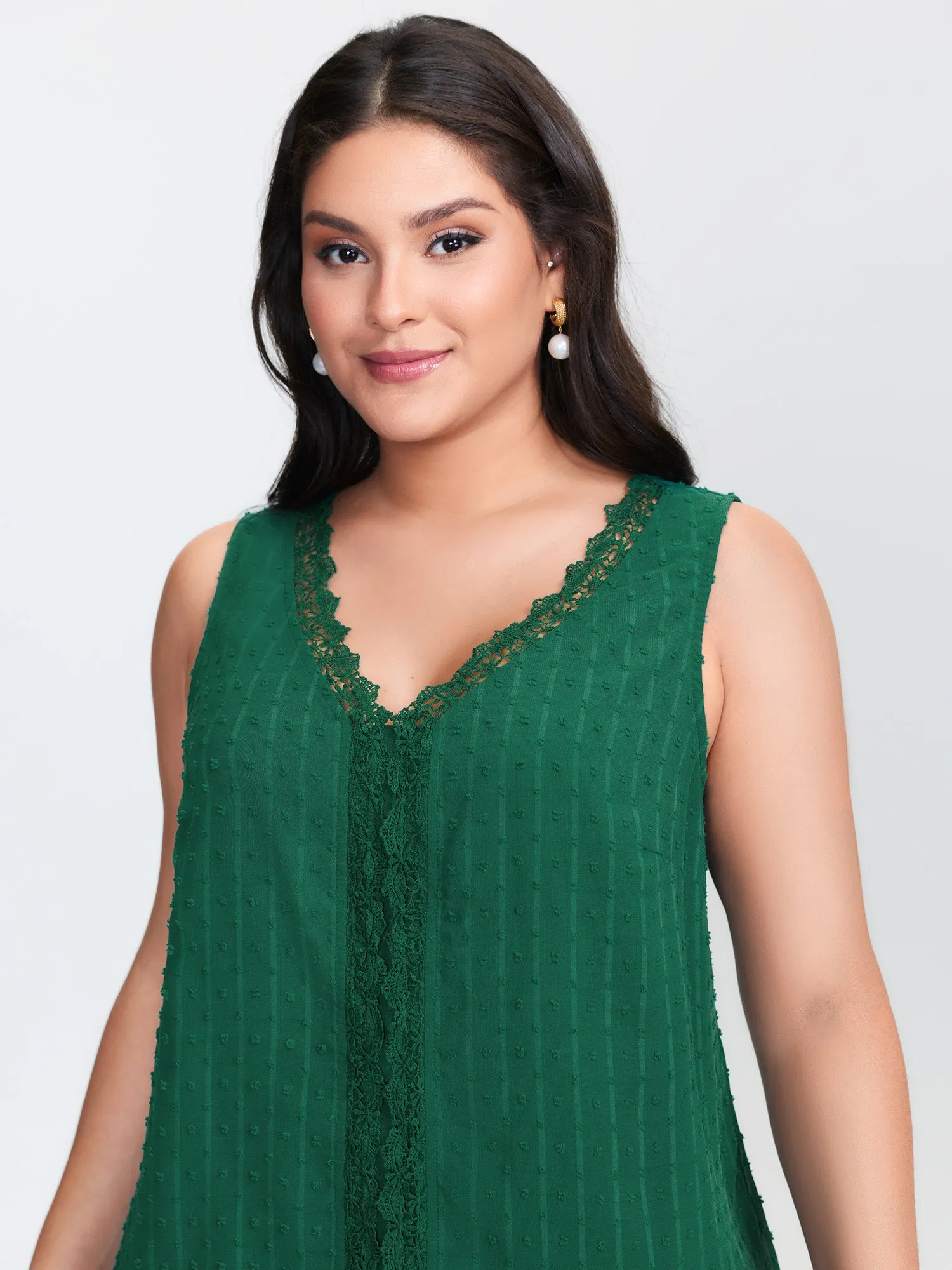 Textured Lace V-Neck Tank Top sold by Bloomchic product image thumbnail 2