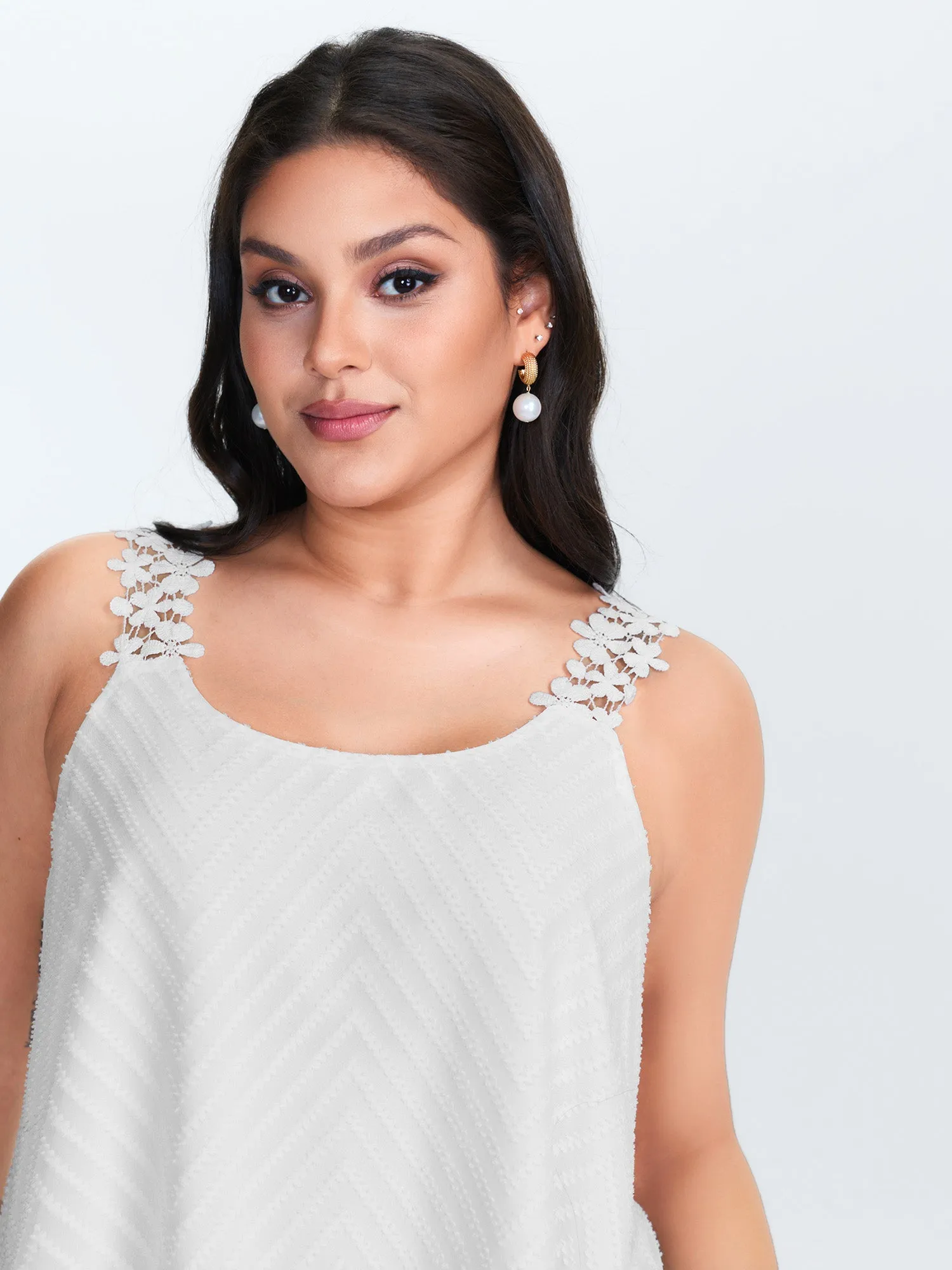 Lace Trim Flowy Tank Top sold by Bloomchic product image thumbnail 2