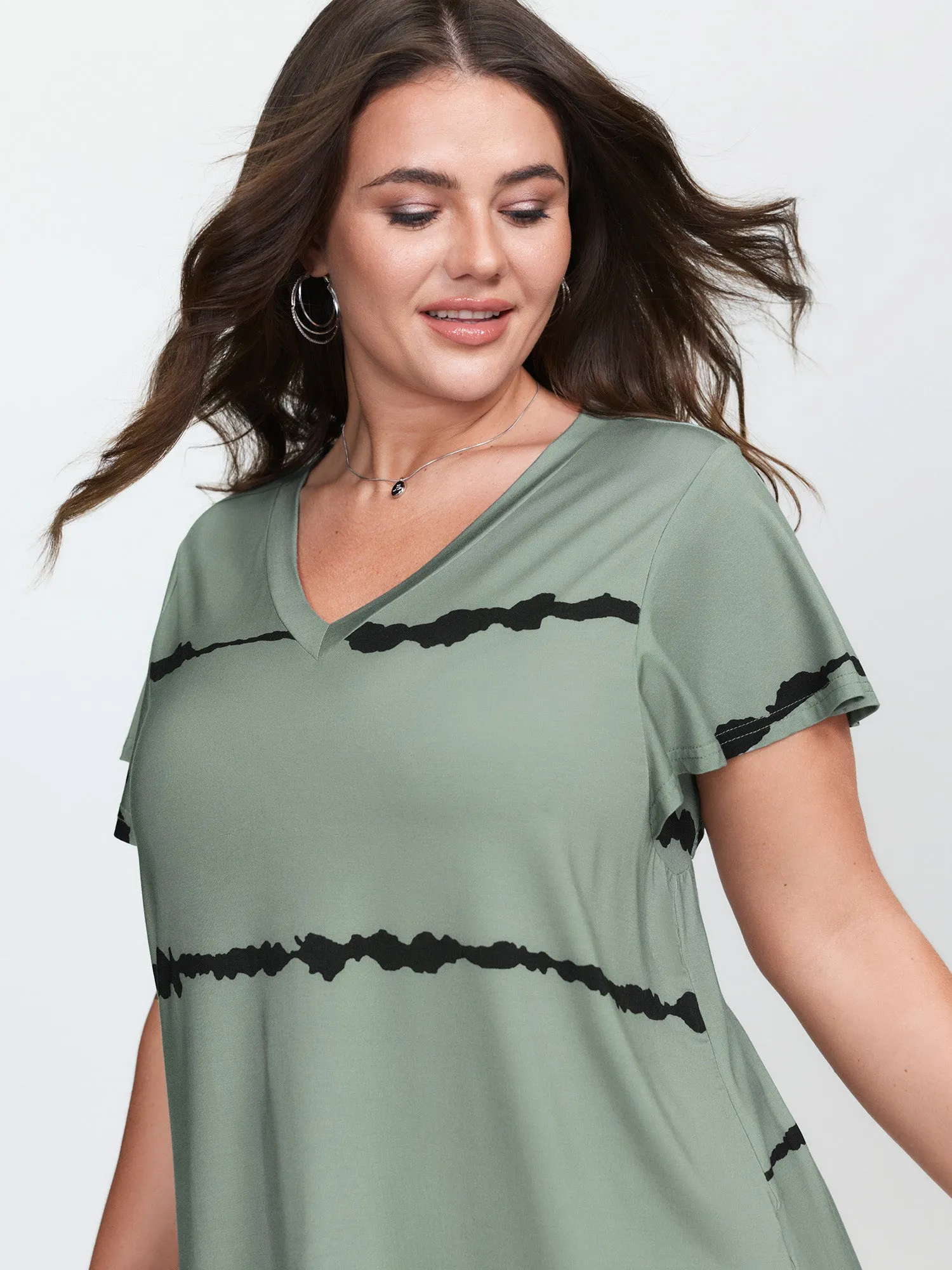 Stretchy Scribble Pattern V-Neck T-Shirt sold by Bloomchic product image thumbnail 2