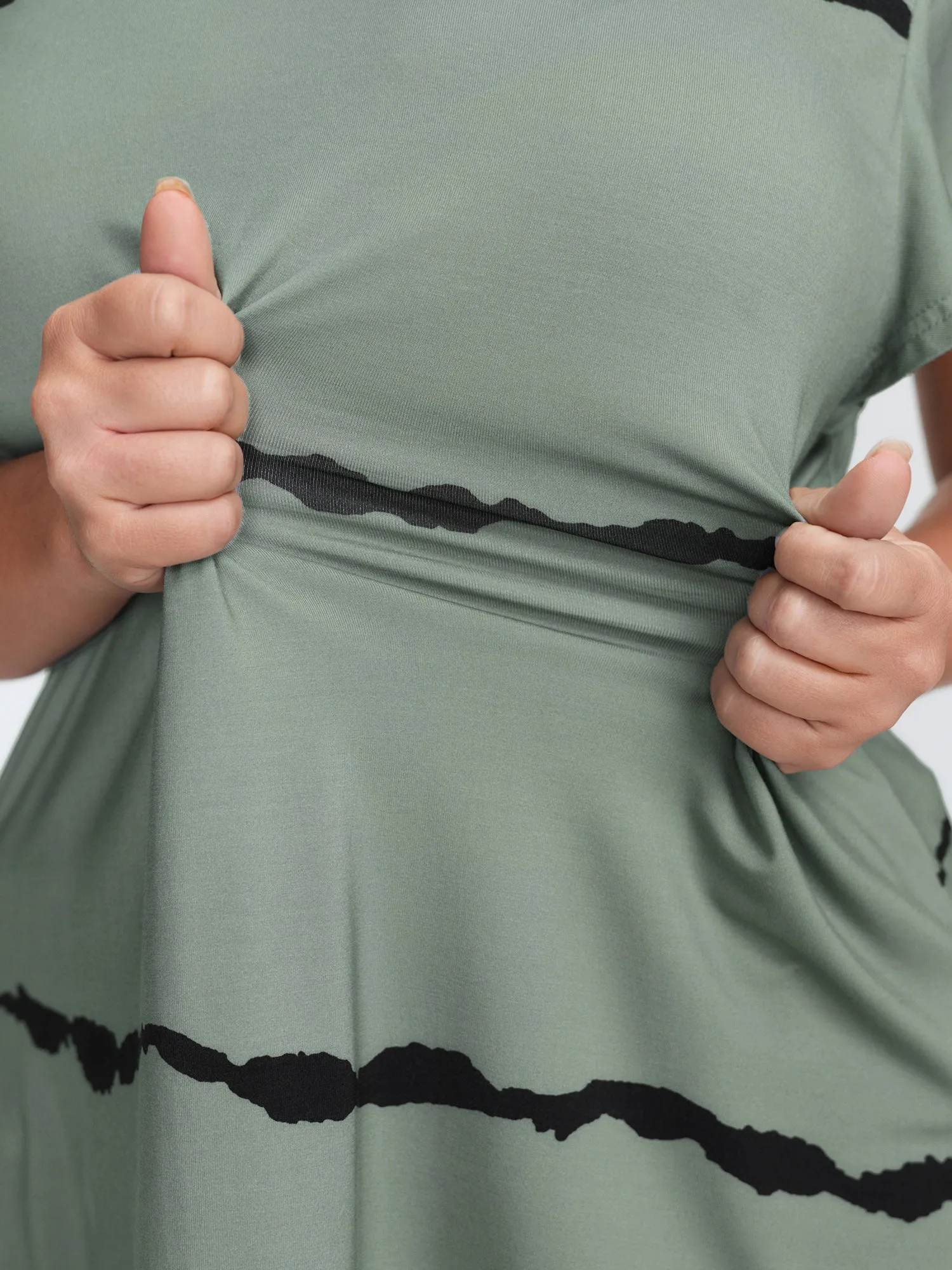 Stretchy Scribble Pattern V-Neck T-Shirt sold by Bloomchic product image thumbnail 4