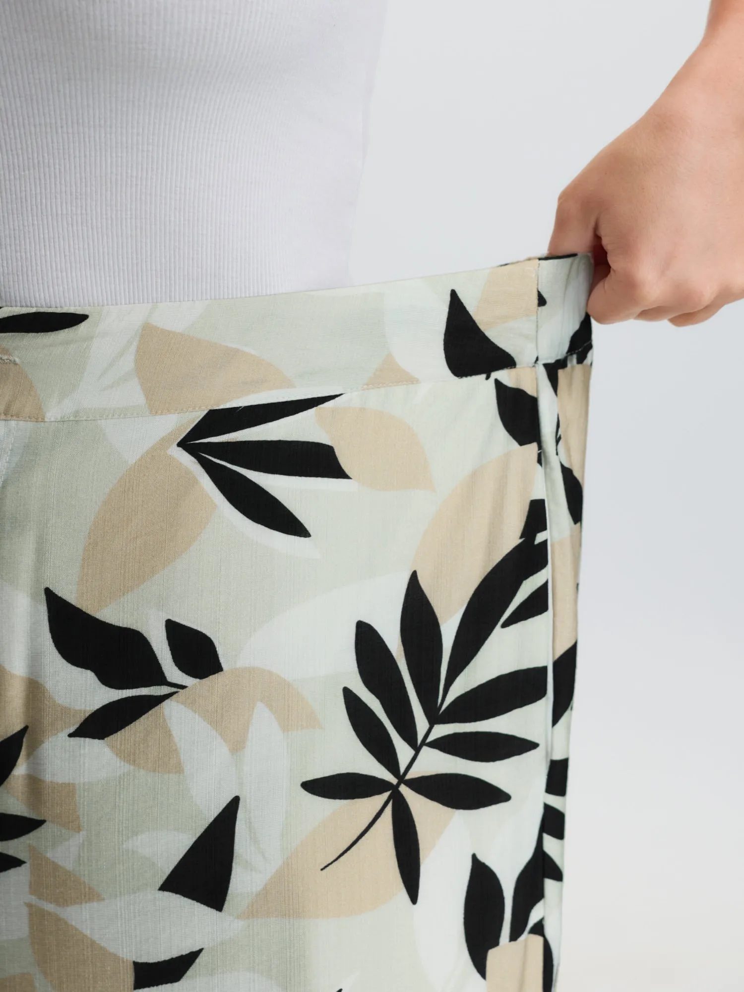 Floral Print Button Straight-Leg Pants sold by Bloomchic product image thumbnail 3