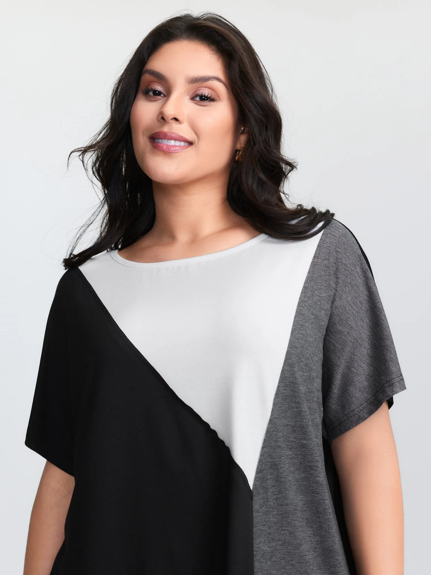 Supersoft Colorblock Round Neck T-Shirt sold by Bloomchic product image thumbnail 3