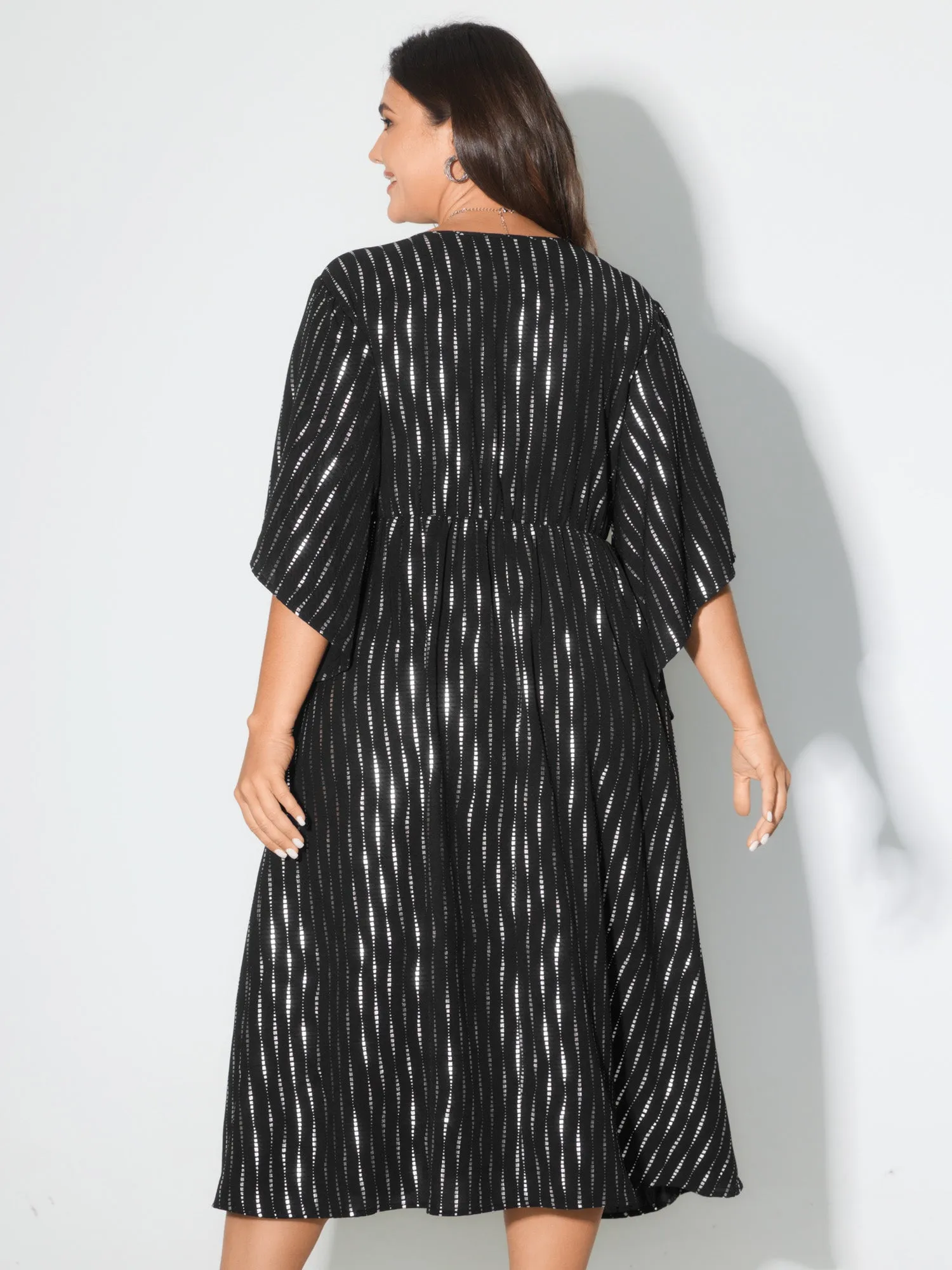 Geometric Pattern Flared Sleeve Midi Dress sold by Bloomchic product image thumbnail 4