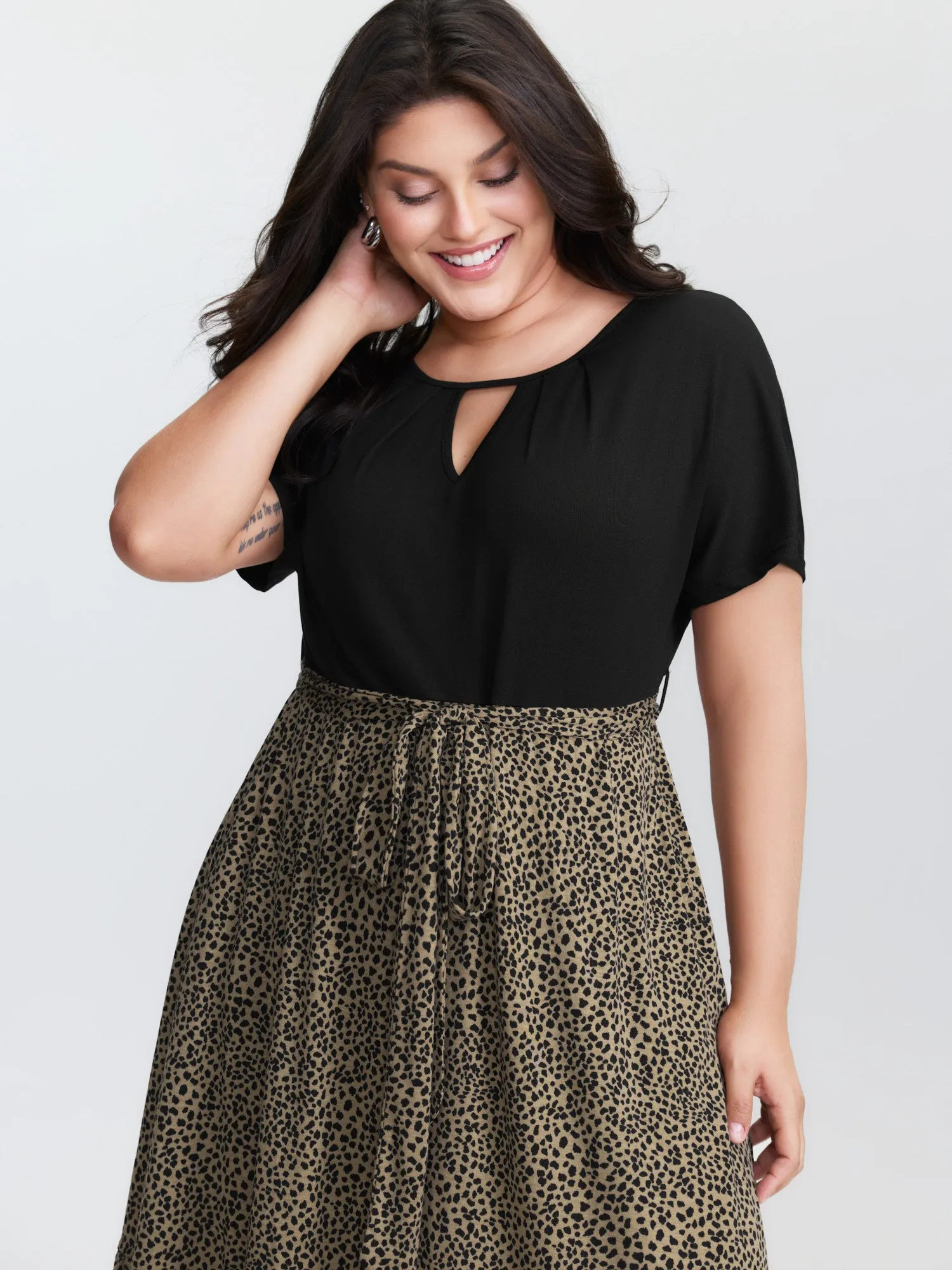 Leopard Print Contrast Cut-Out Neckline Midi Dress sold by Bloomchic product image thumbnail 2