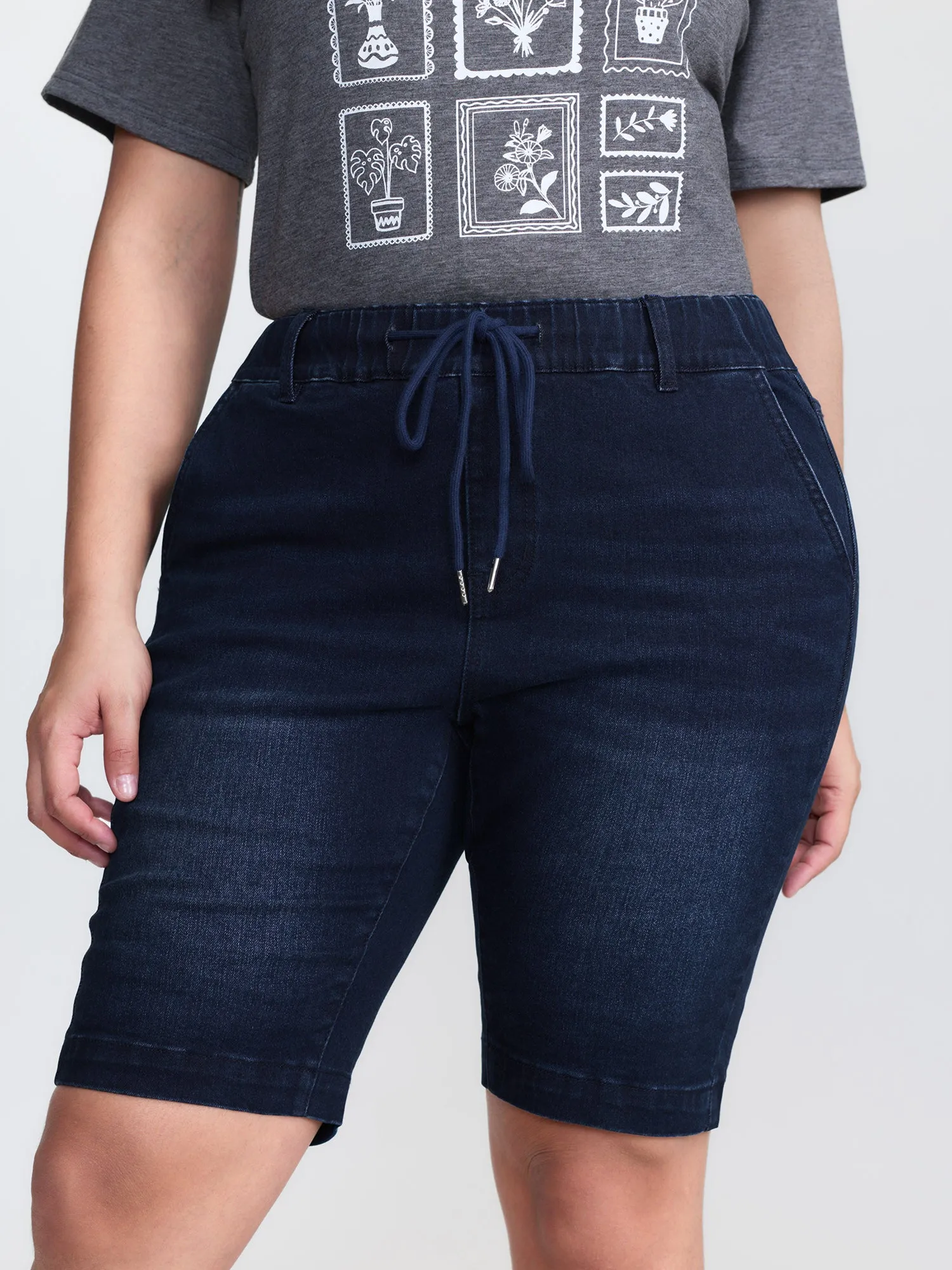 Elastic Waistline Drawstring Skinny-Fit Denim Shorts sold by Bloomchic product image thumbnail 2