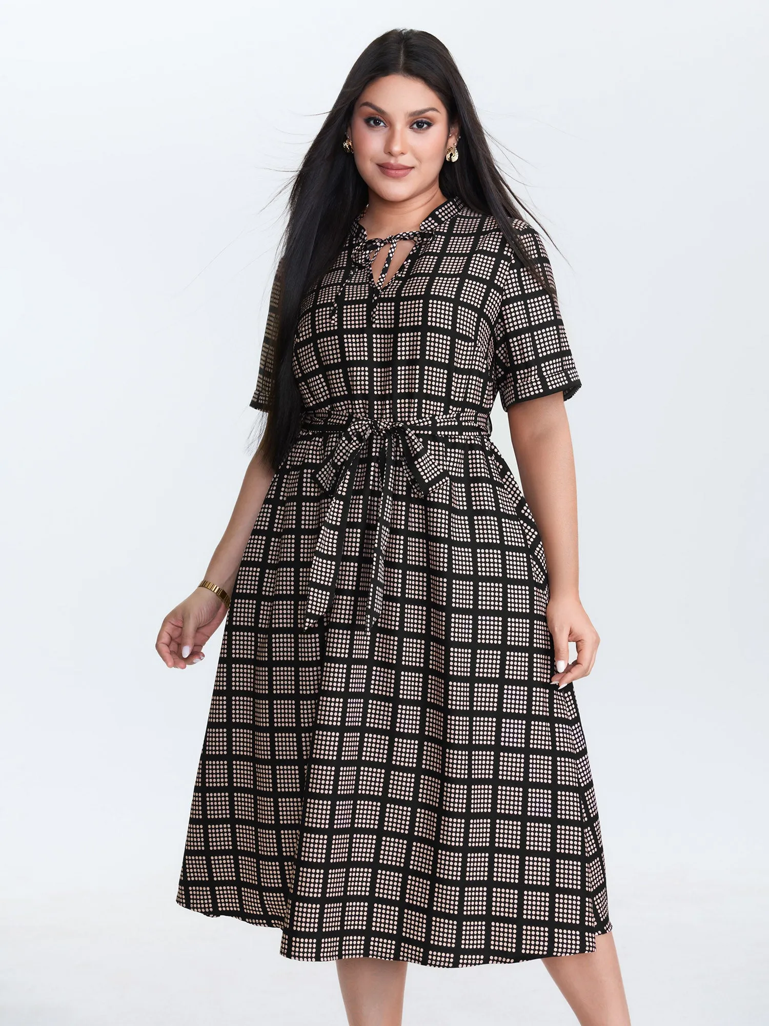 Grid Print Collar Waist-Tie Midi Dress sold by Bloomchic product image thumbnail 3