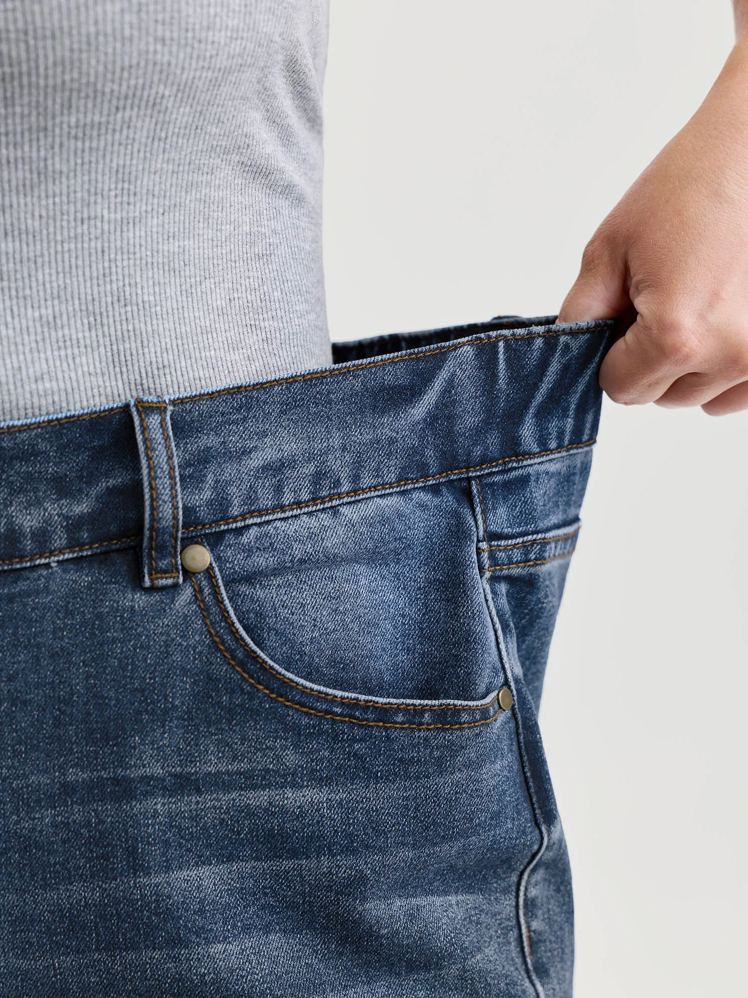 Mid-Rise Elastic Waist Skinny-Fit Denim Shorts sold by Bloomchic product image thumbnail 3