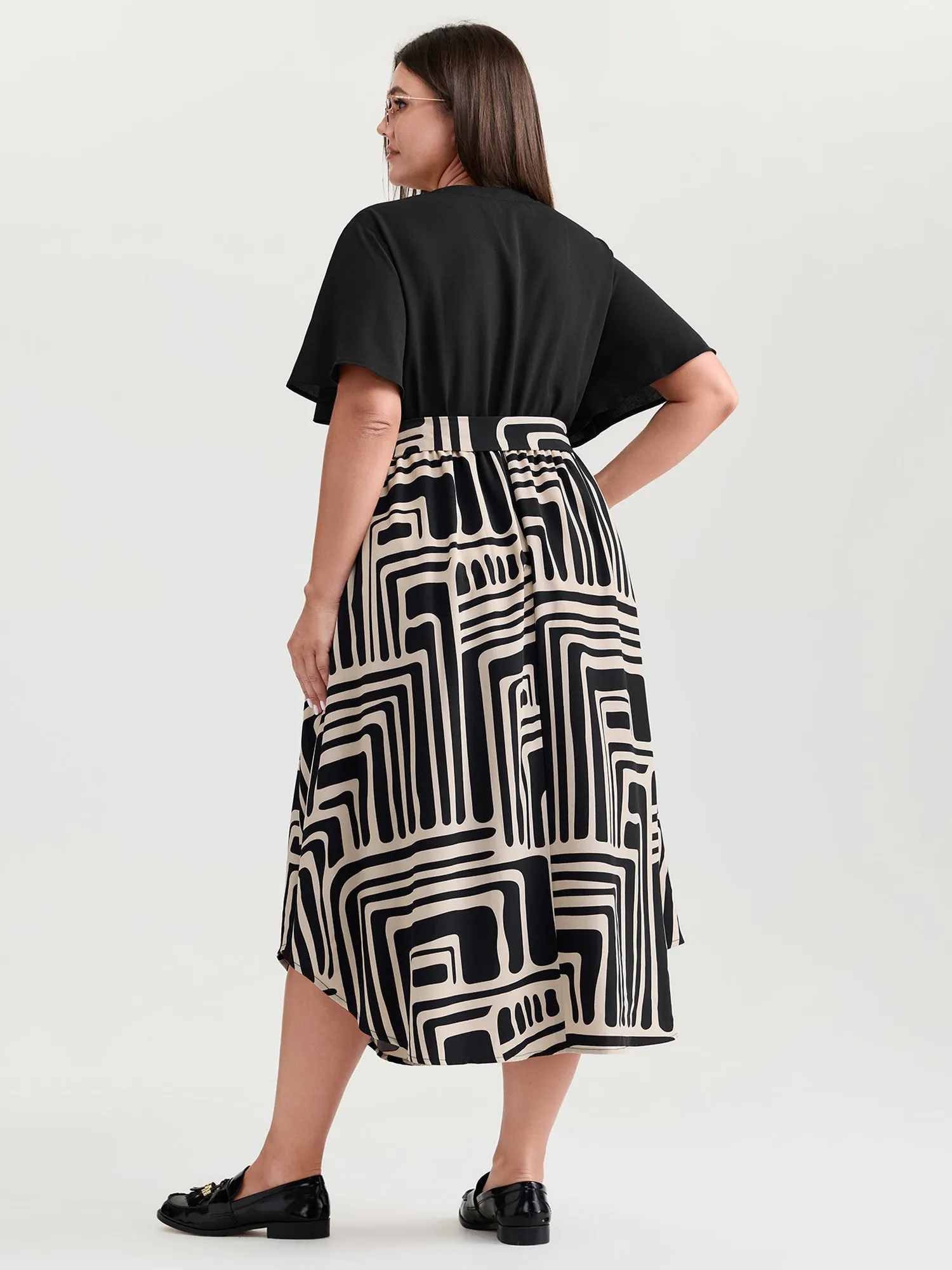 Geometric Contrast Print Arc-Hem Midi Dress sold by Bloomchic product image thumbnail 4