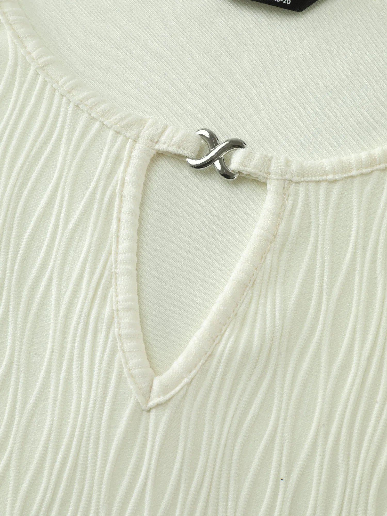 Keyhole Neckline Plain Textured Tank Top sold by Bloomchic product image thumbnail 5