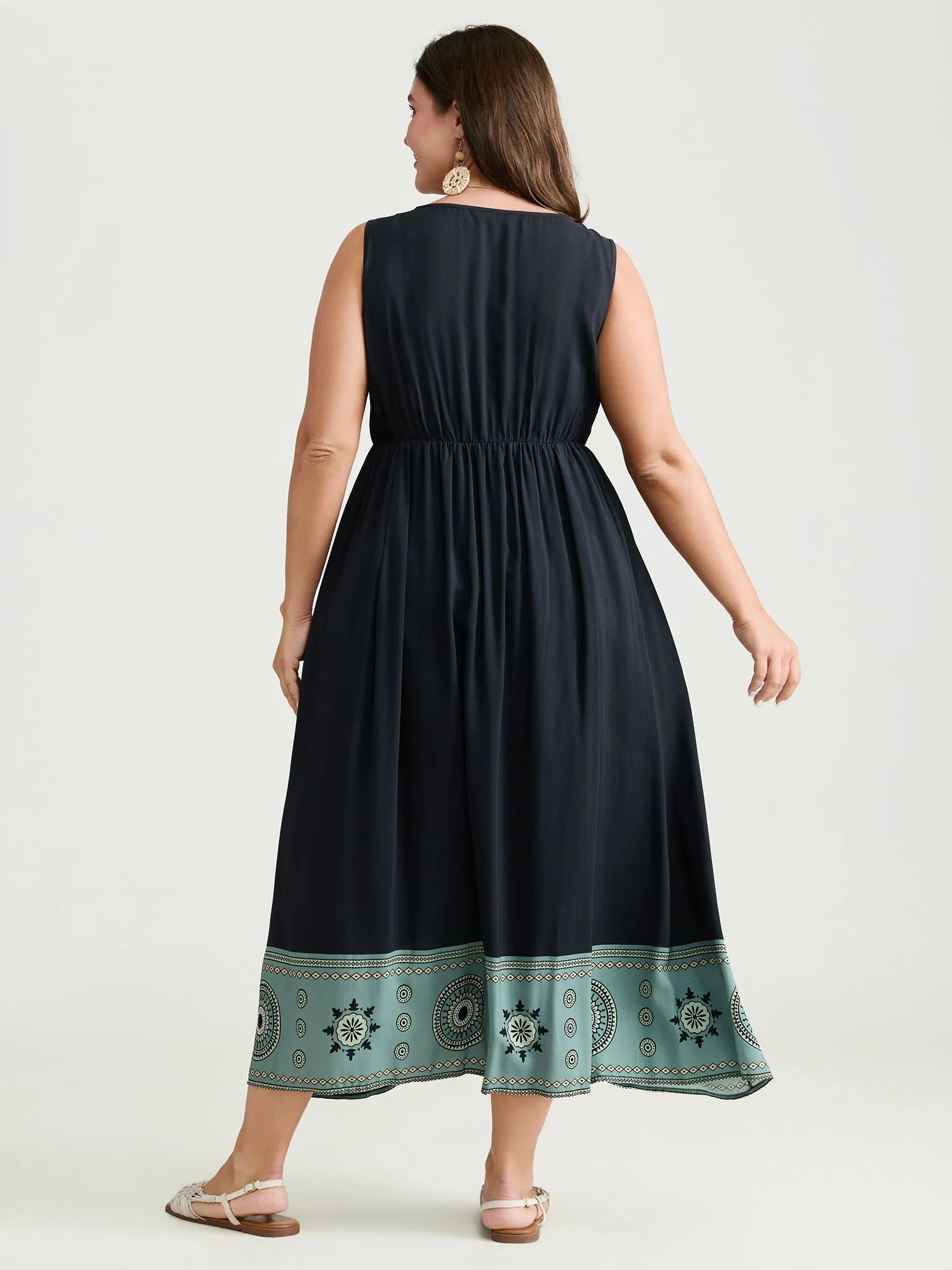 Color Contrast Floral Hem Sleeveless Midi Dress sold by Bloomchic product image thumbnail 4