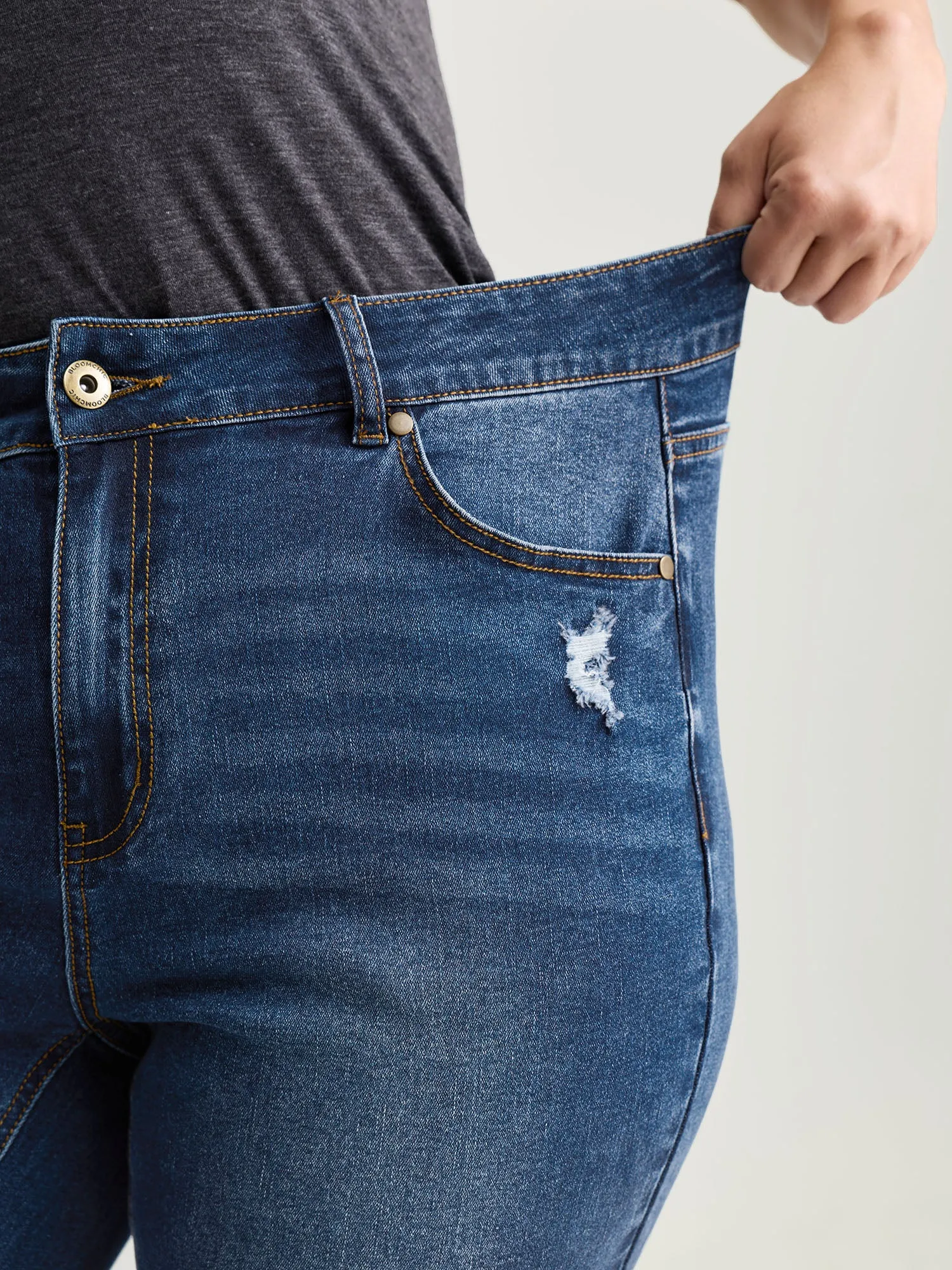 No-Gap Waist Distressed Cropped Jeans sold by Bloomchic product image thumbnail 4