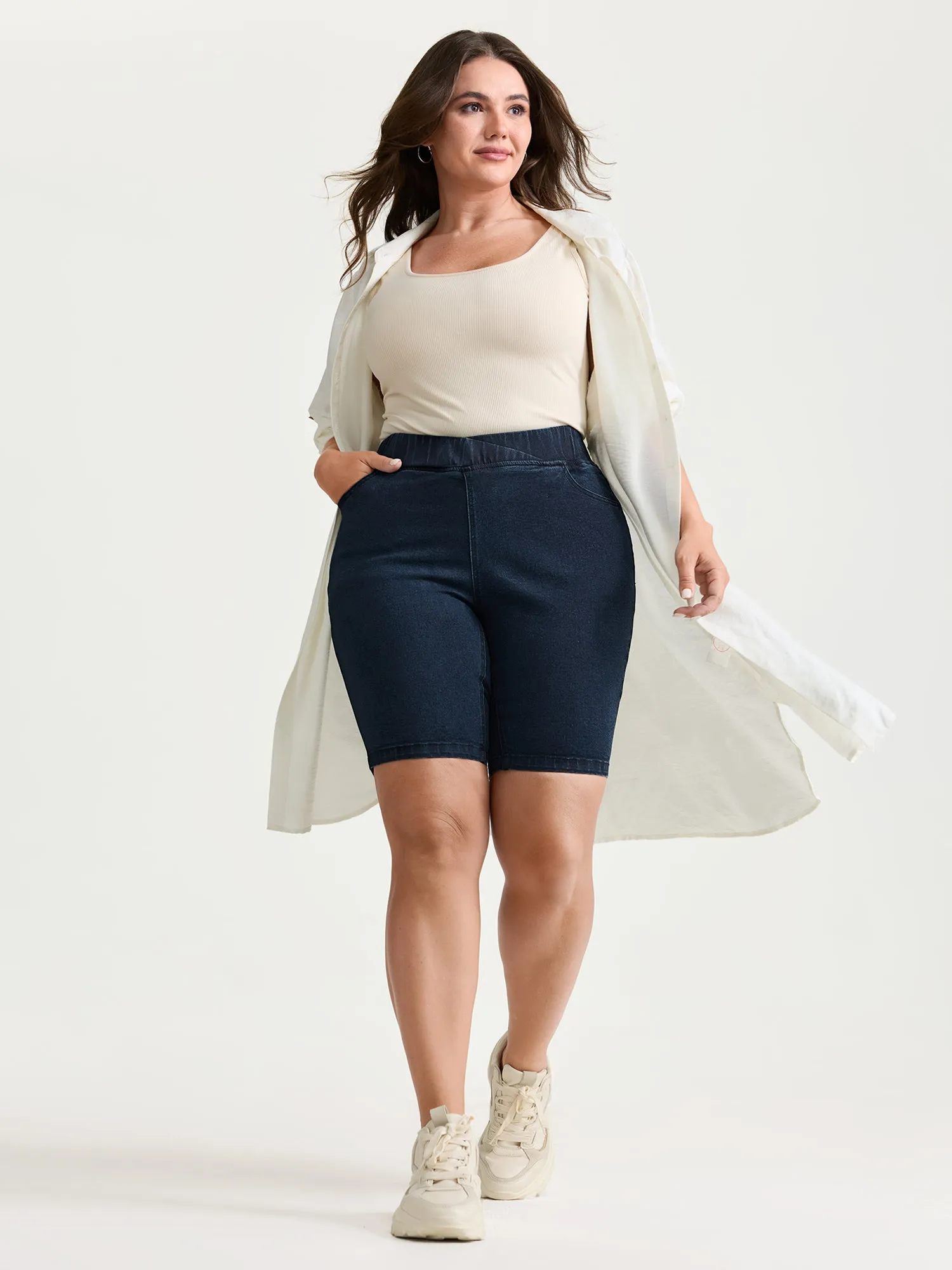 Elastic Back Waistband Skinny-Fit Denim Shorts sold by Bloomchic product image thumbnail 3