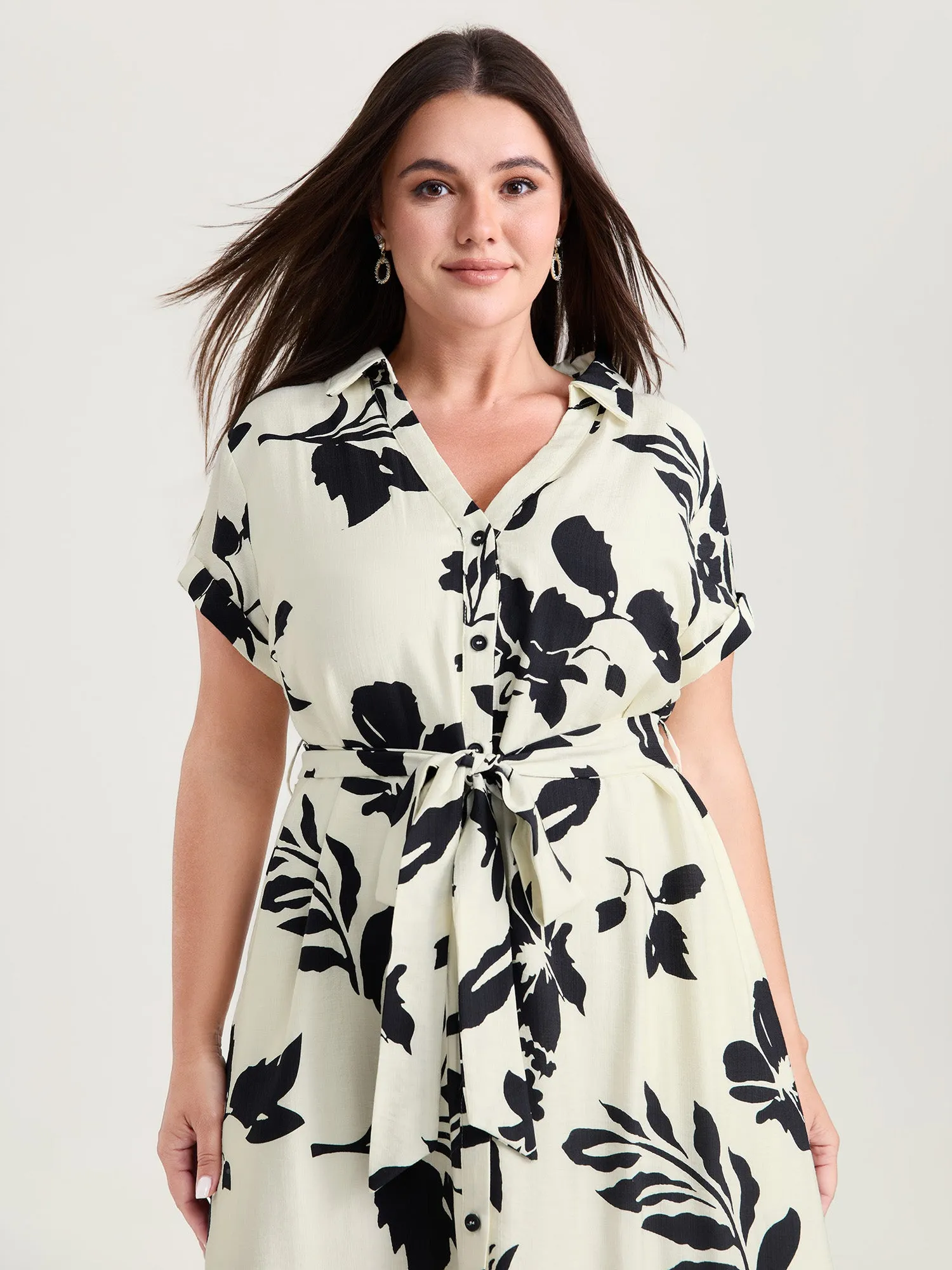 Monochrome Floral Print Collared Midi Dress sold by Bloomchic product image thumbnail 2