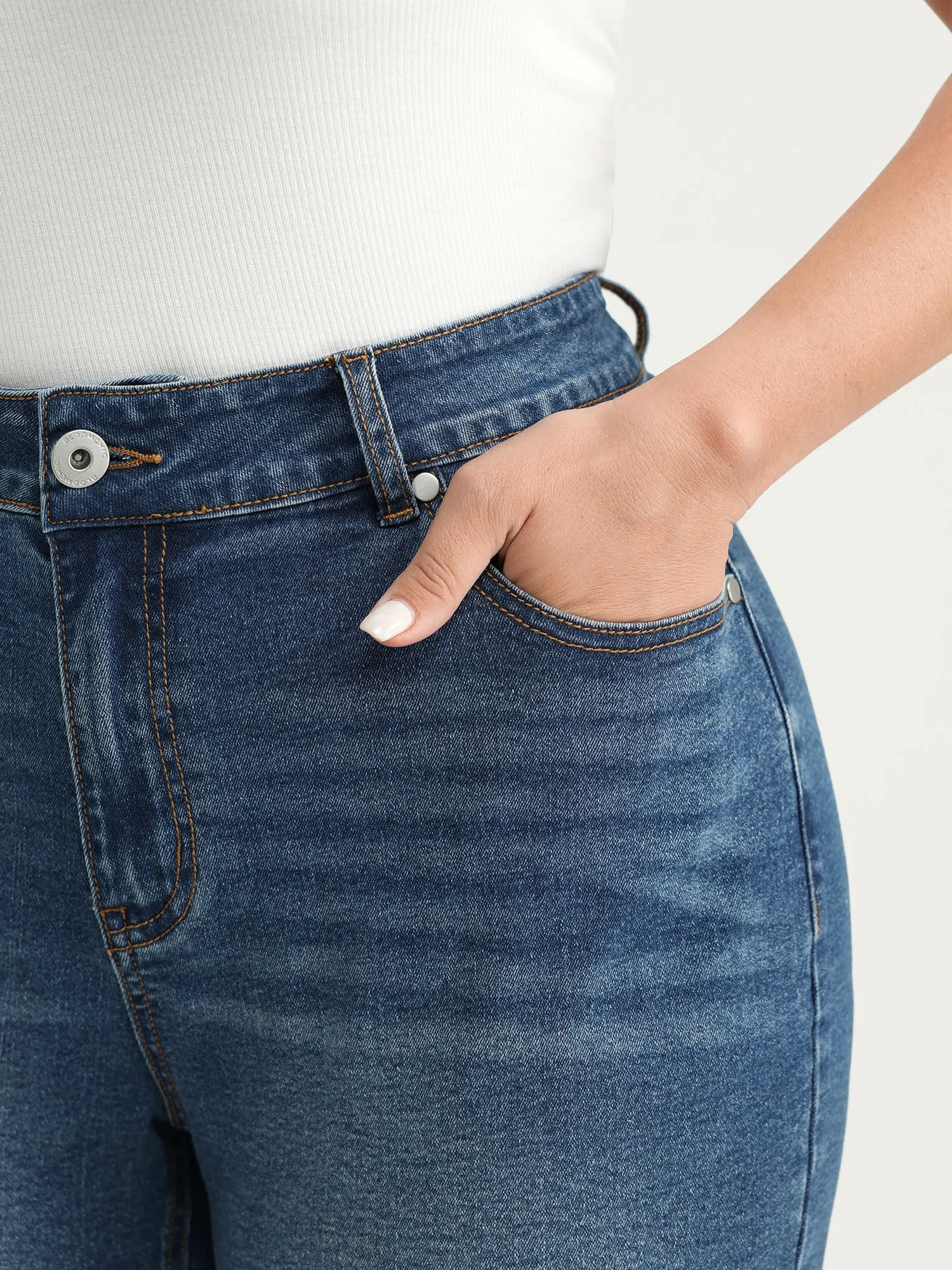 Stretchy Skinny-Fit Lace Trim Stitch Denim Shorts sold by Bloomchic product image thumbnail 3