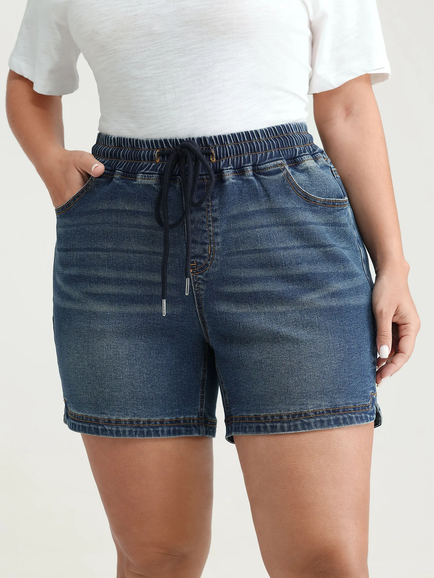 Stretchy Contrast Drawstring Skinny-Fit Denim Shorts sold by Bloomchic product image thumbnail 2