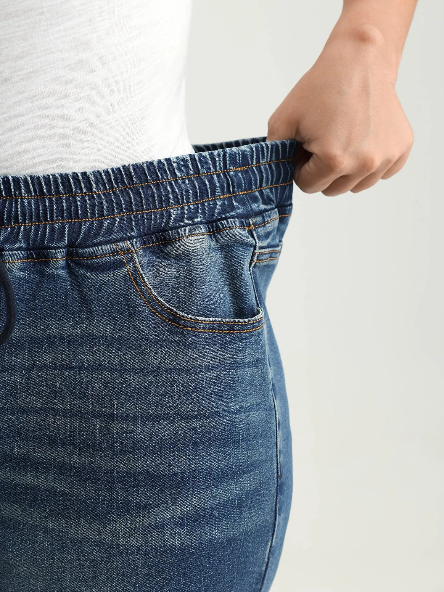 Stretchy Contrast Drawstring Skinny-Fit Denim Shorts sold by Bloomchic product image thumbnail 4