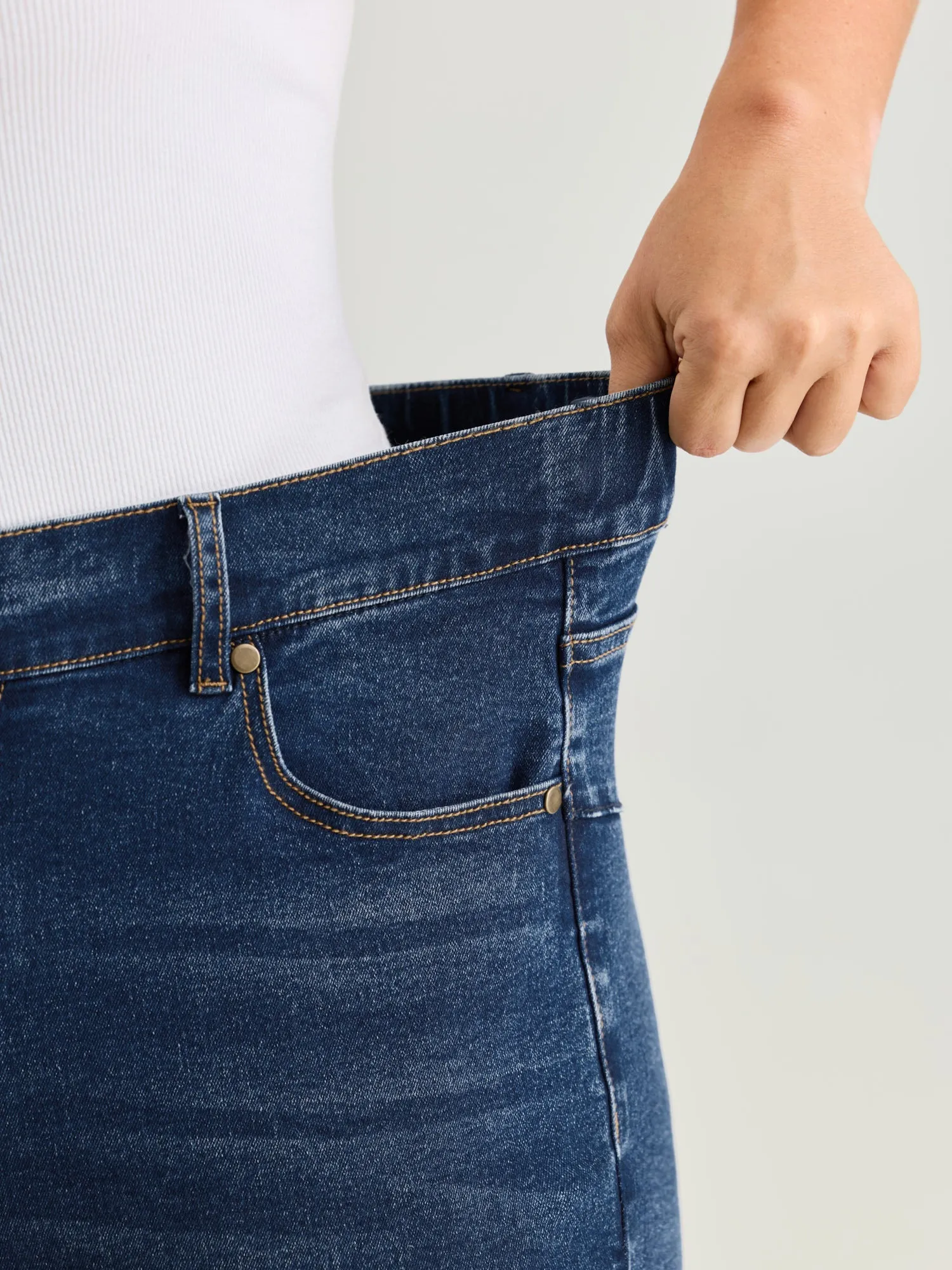 Hip Lifting No Gap Waist Skinny-Fit Denim Shorts sold by Bloomchic product image thumbnail 5