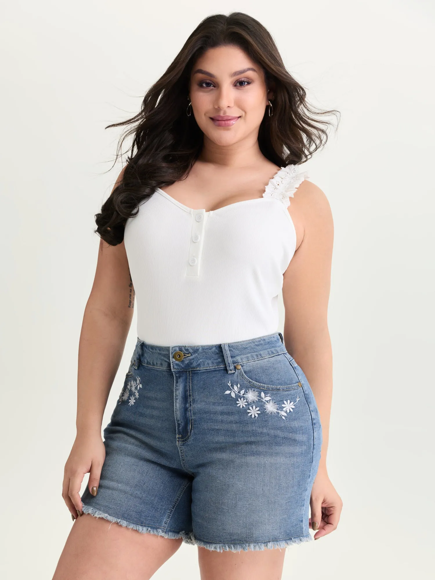 No Gap Waist Skinny-Fit Denim Shorts sold by Bloomchic product image thumbnail 3