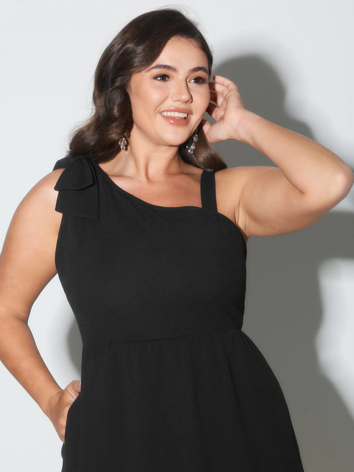 One-Shoulder Asymmetrical Hem Midi Dress sold by Bloomchic product image thumbnail 2