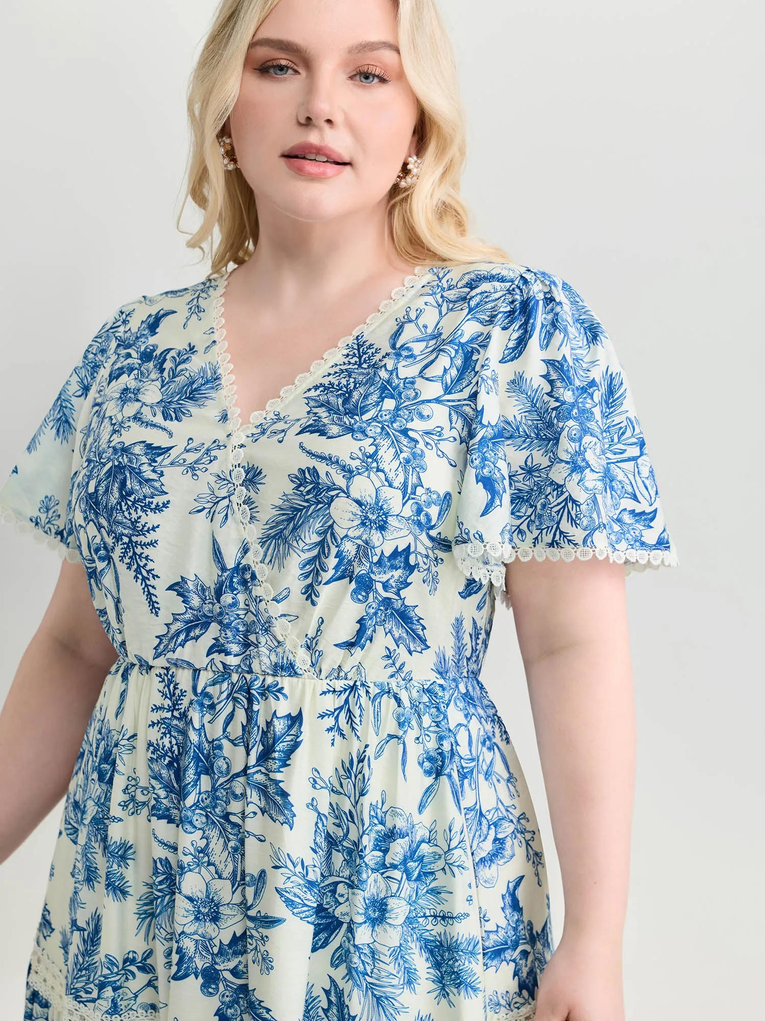 Femme Floral Print Lace Trim Maxi Dress sold by Bloomchic product image thumbnail 2