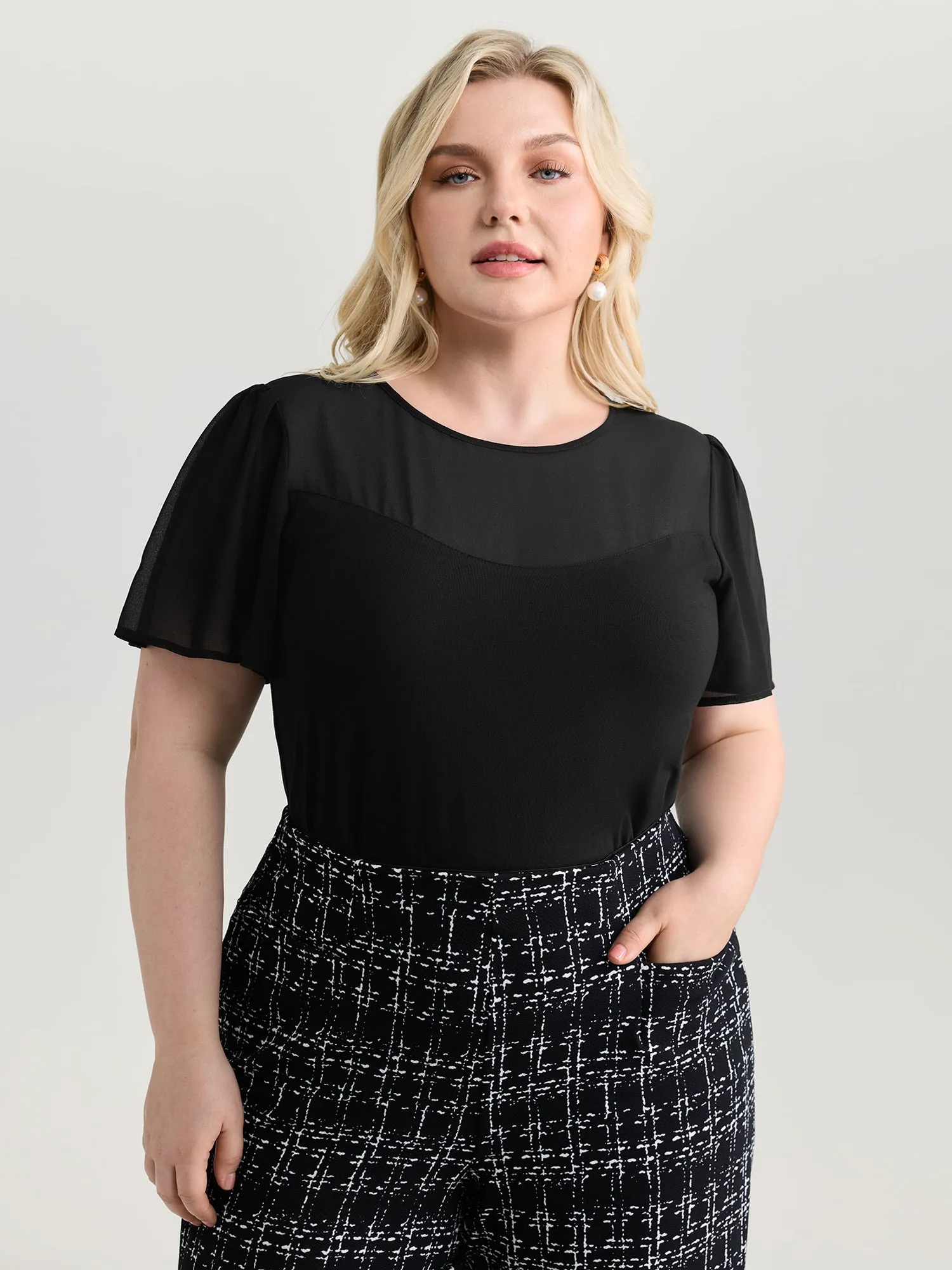 Mesh Neckline Spliced Fitted Knit Top sold by Bloomchic