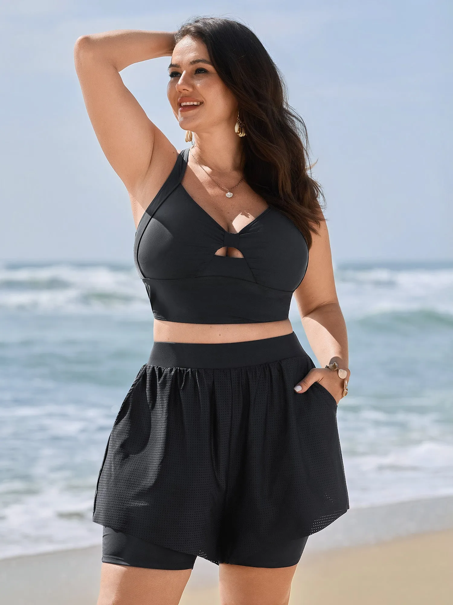 Full-Hip Coverage Pockets Spliced Swim Bottoms sold by Bloomchic product image thumbnail 2