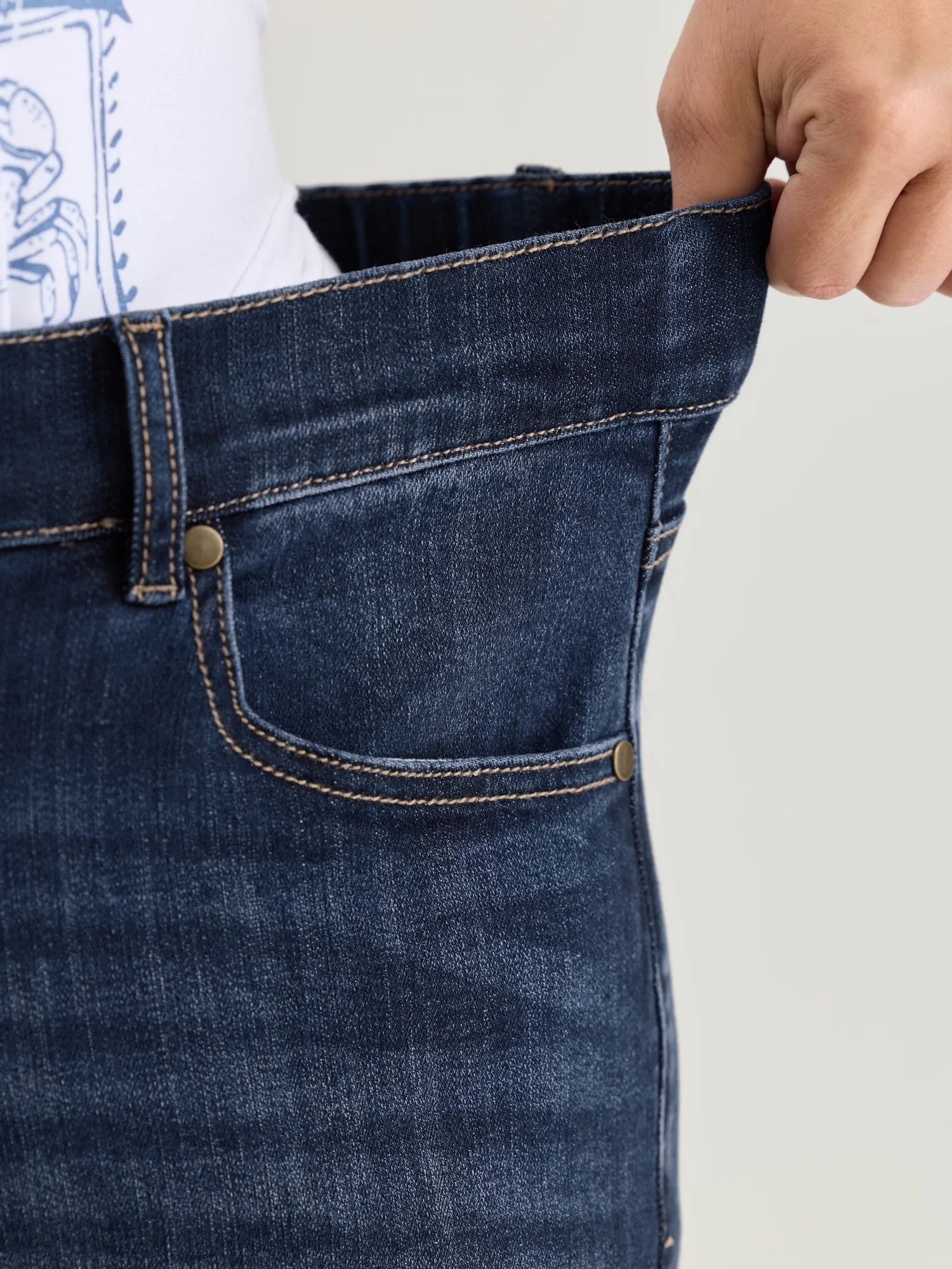 Elastic Back Waist Skinny-Fit Denim Shorts sold by Bloomchic product image thumbnail 5