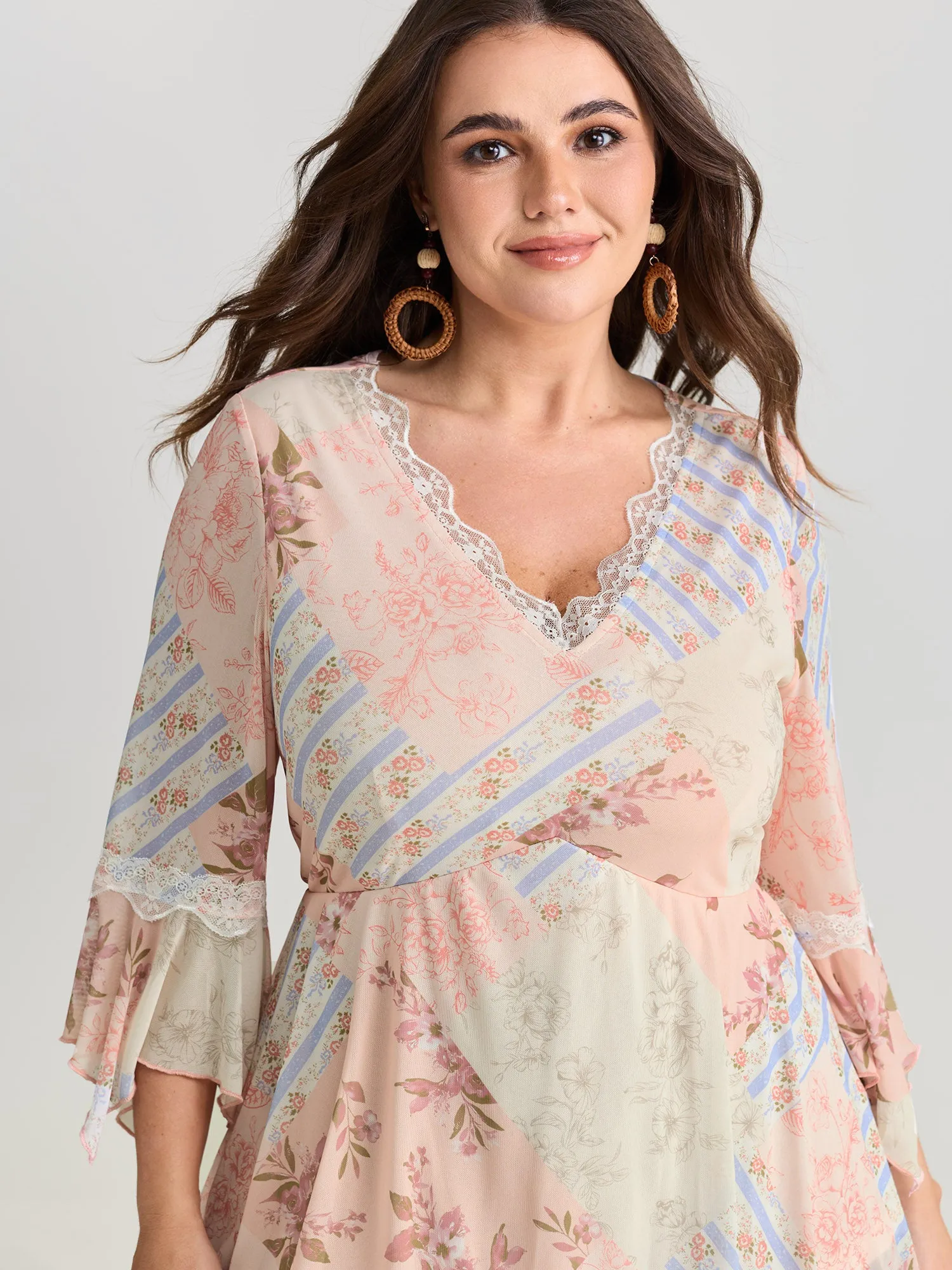 Floral Print Lace Asymmetrical Hem Blouse sold by Bloomchic product image thumbnail 2