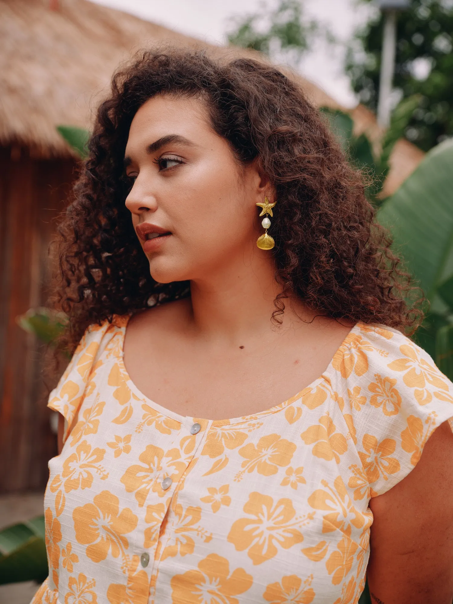 Gold Starfish & Shell Drop Earrings sold by Bloomchic product image thumbnail 3