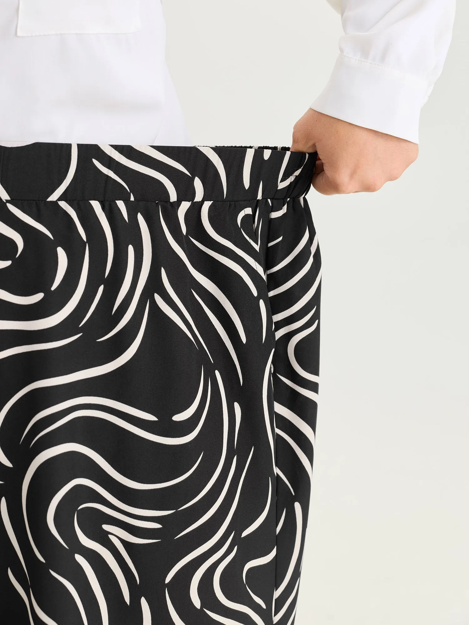 Geometric Print Elastic Waist Pants sold by Bloomchic product image thumbnail 4