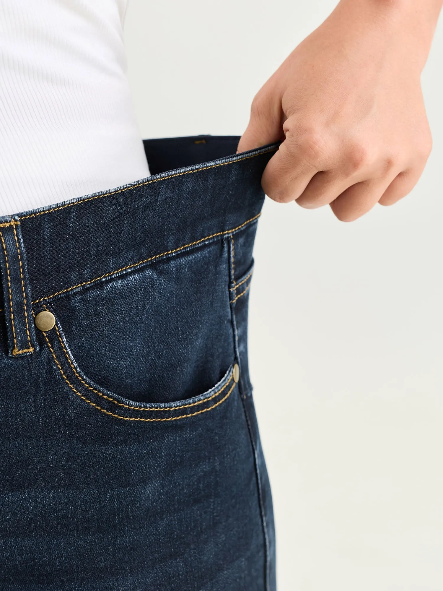 Stretchy Skinny-Fit Capri Jeans sold by Bloomchic product image thumbnail 5