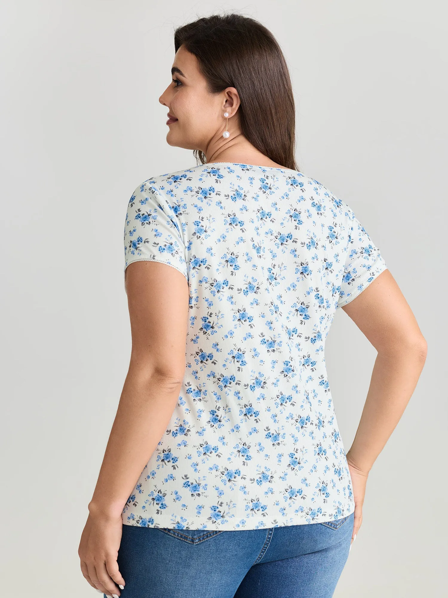 Stretchy Floral Print Curvy Hem T-Shirt sold by Bloomchic product image thumbnail 5