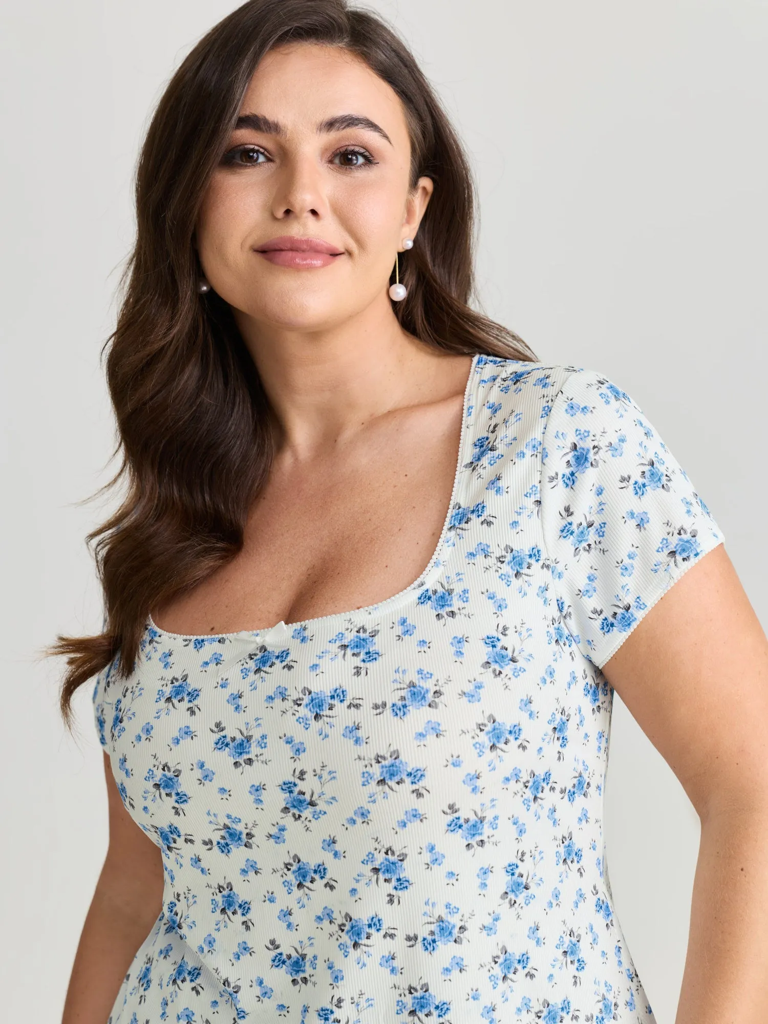 Stretchy Floral Print Curvy Hem T-Shirt sold by Bloomchic product image thumbnail 2