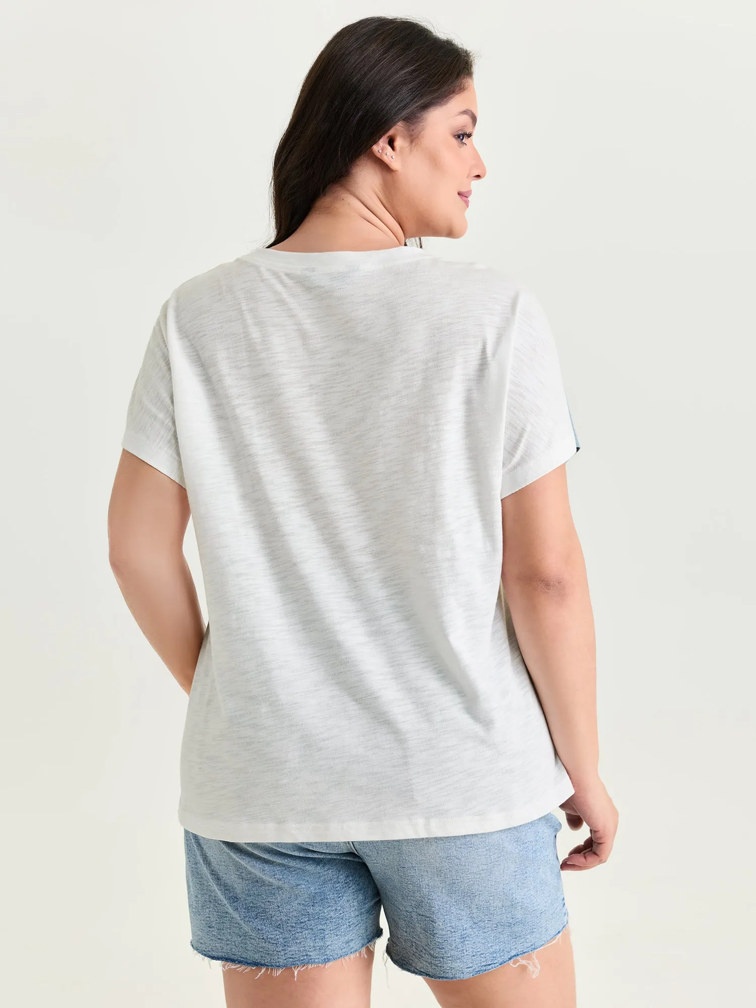 Colorblock Textured Round Neck T-Shirt sold by Bloomchic product image thumbnail 4