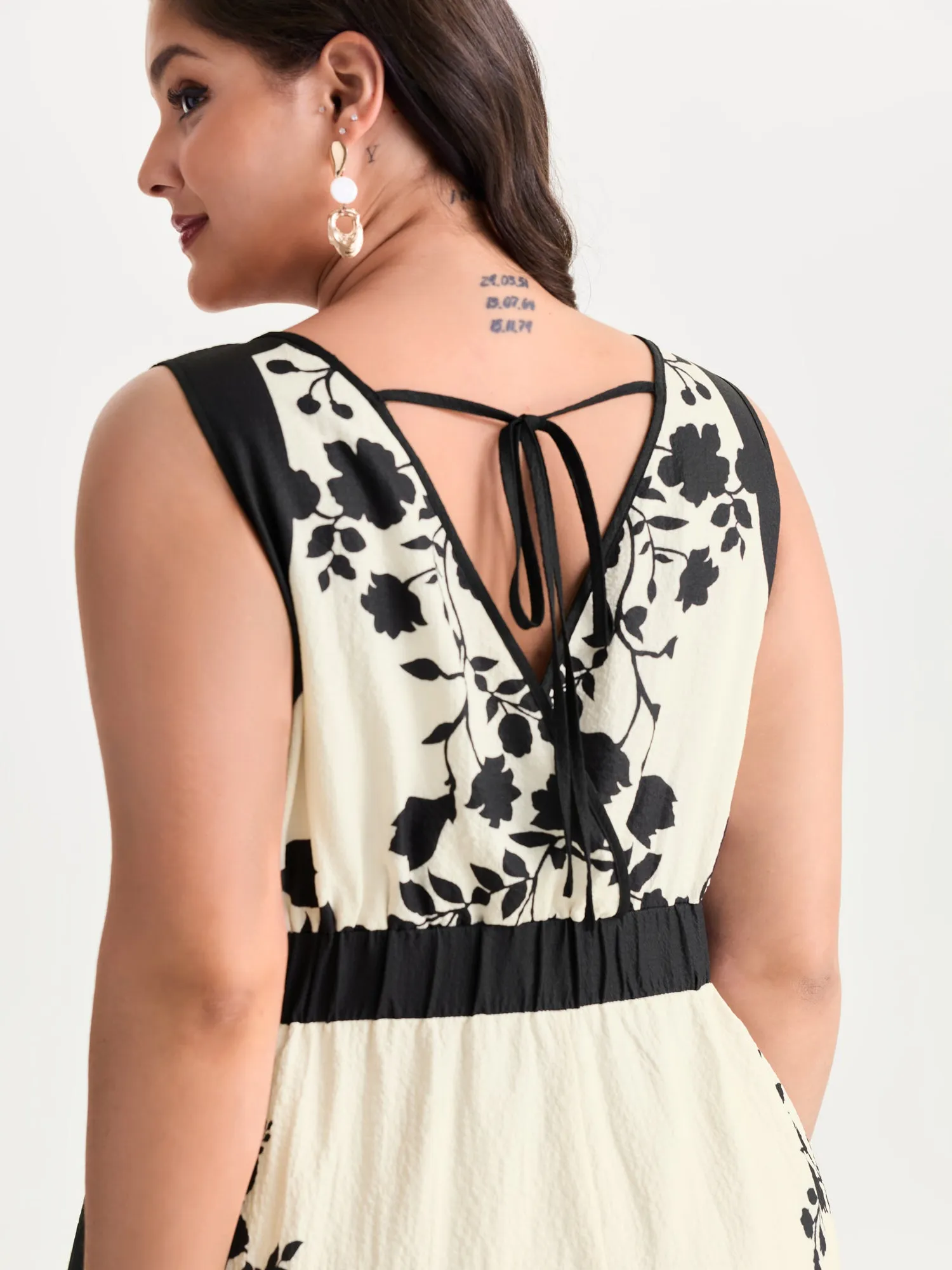 Color Contrast Floral Print Back-Tie Jumpsuit sold by Bloomchic product image thumbnail 2