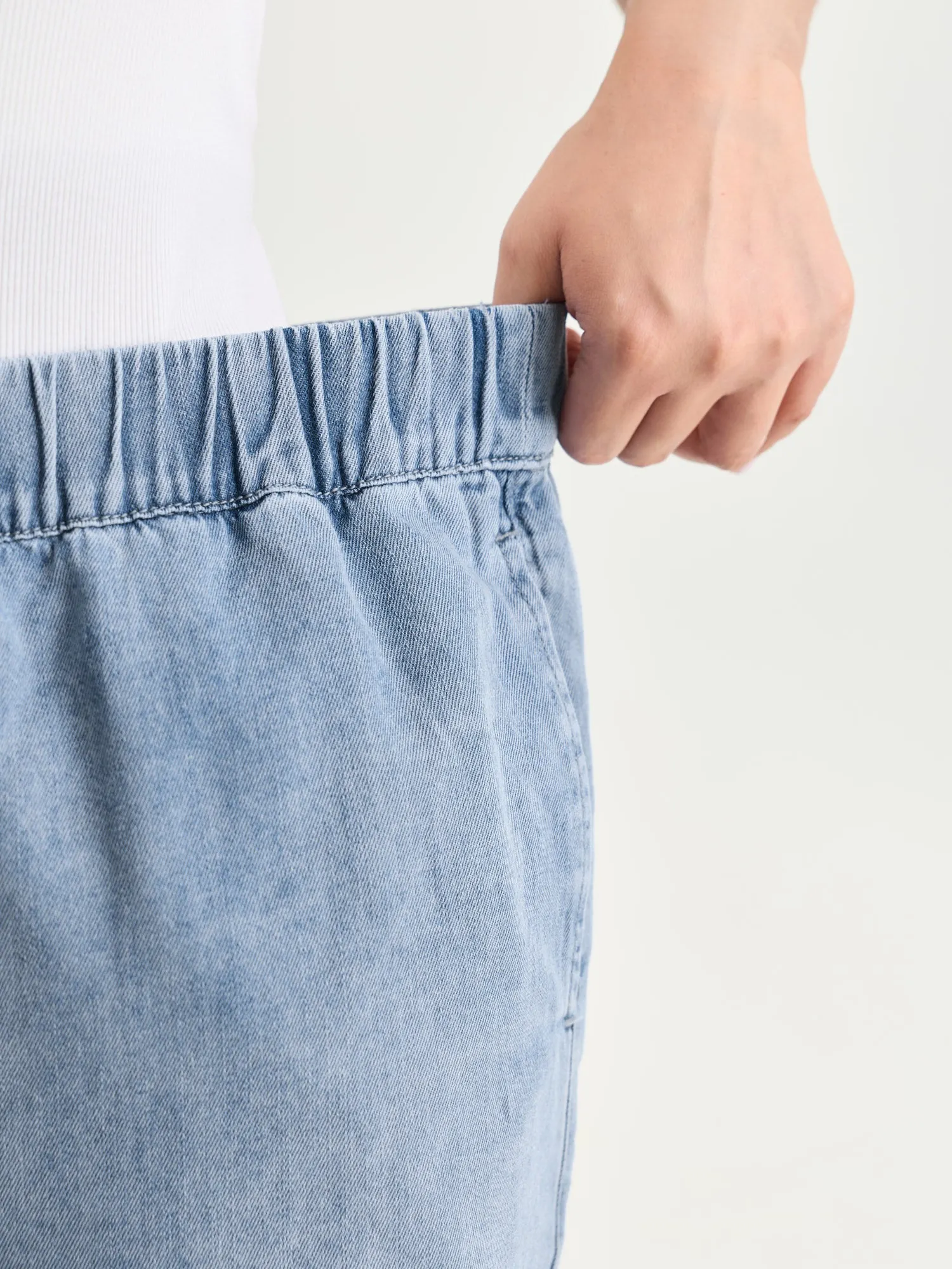 Elastic Waistband Straight-Leg Denim Shorts sold by Bloomchic product image thumbnail 4
