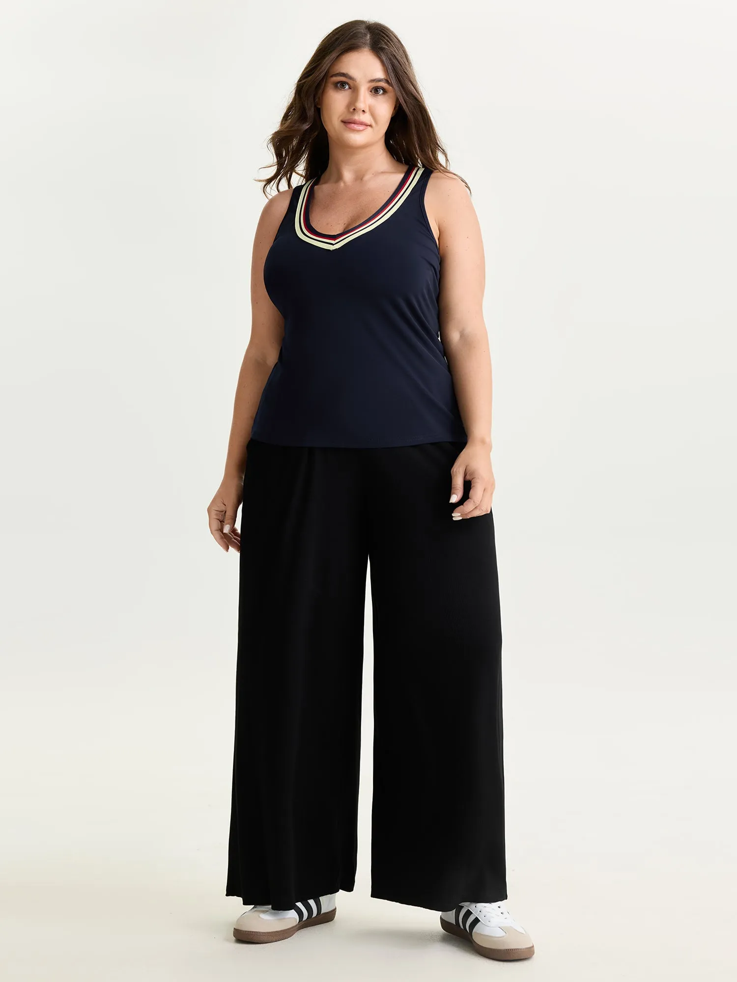 Stretchy Color Contrast Neckline Tank Top sold by Bloomchic product image thumbnail 3