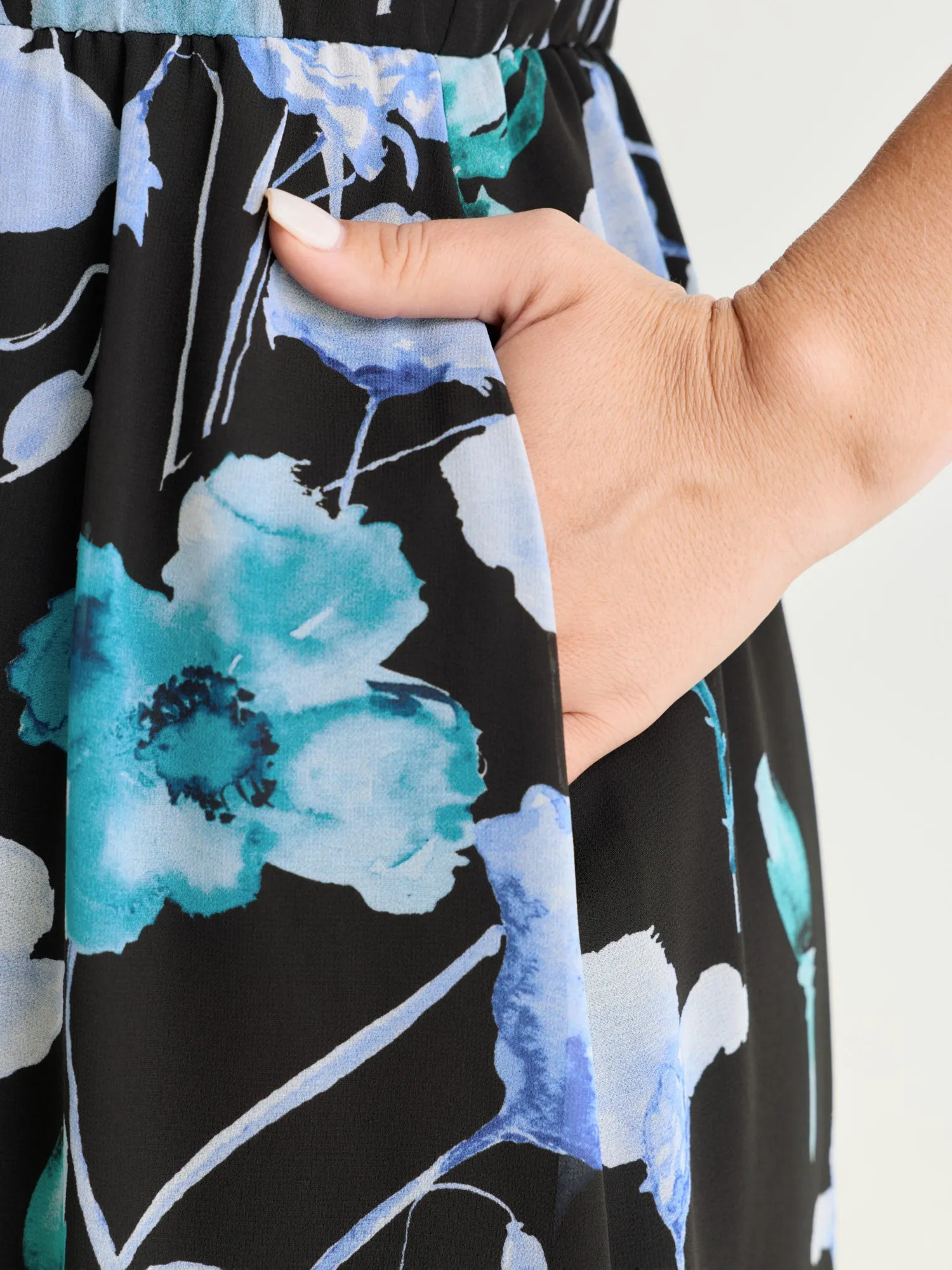 Hidden Zipper Floral Layered Pockets Jumpsuit sold by Bloomchic product image thumbnail 3
