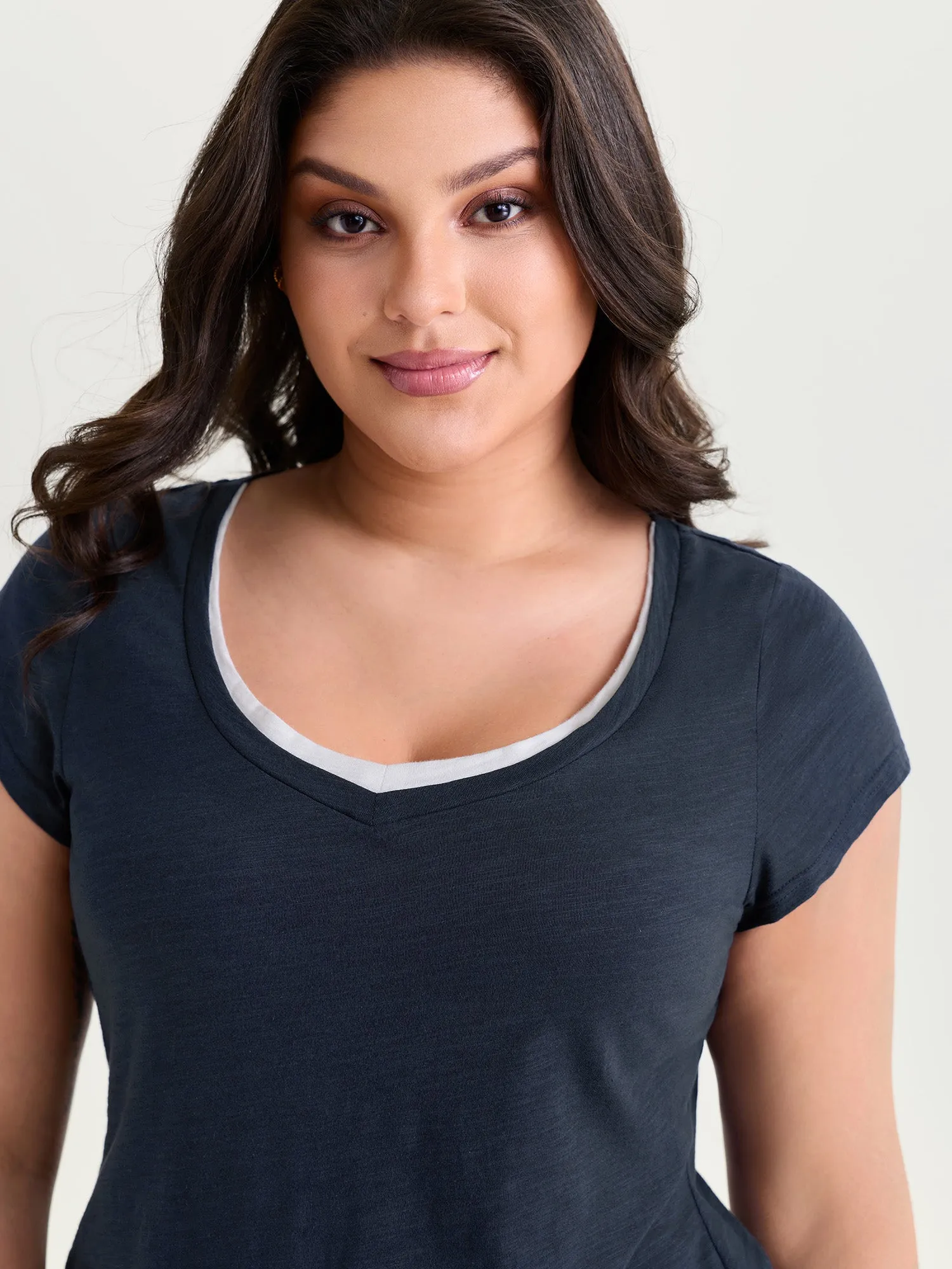 Cotton Stretchy Color Contrast Fitted T-Shirt sold by Bloomchic product image thumbnail 2