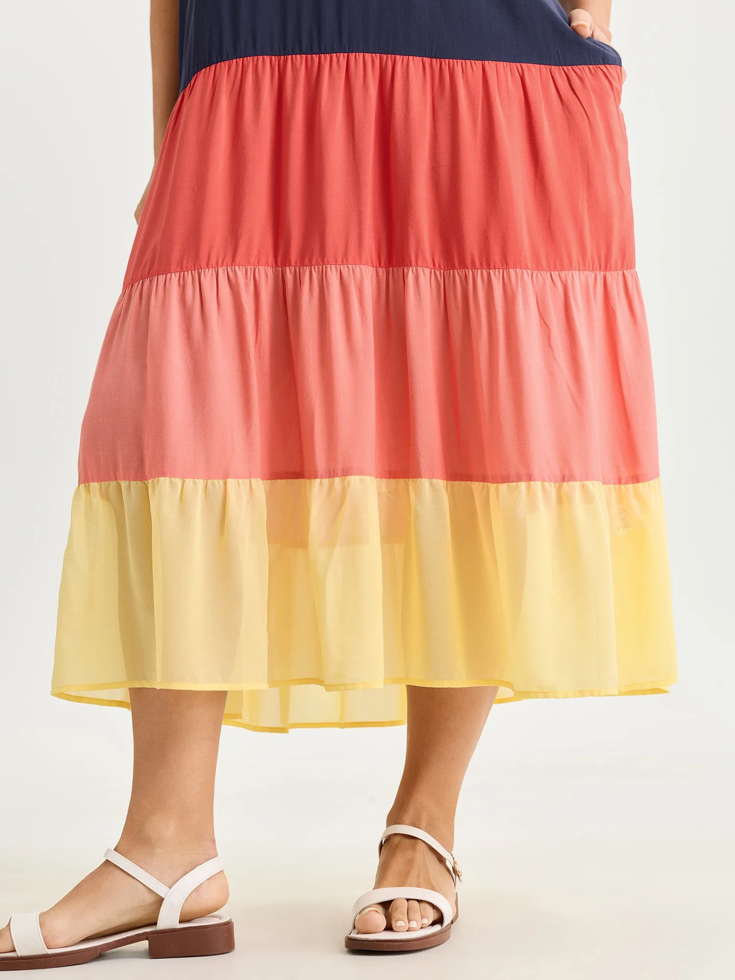 Colorblock Tiered Pockets Cami Midi Dress sold by Bloomchic product image thumbnail 4