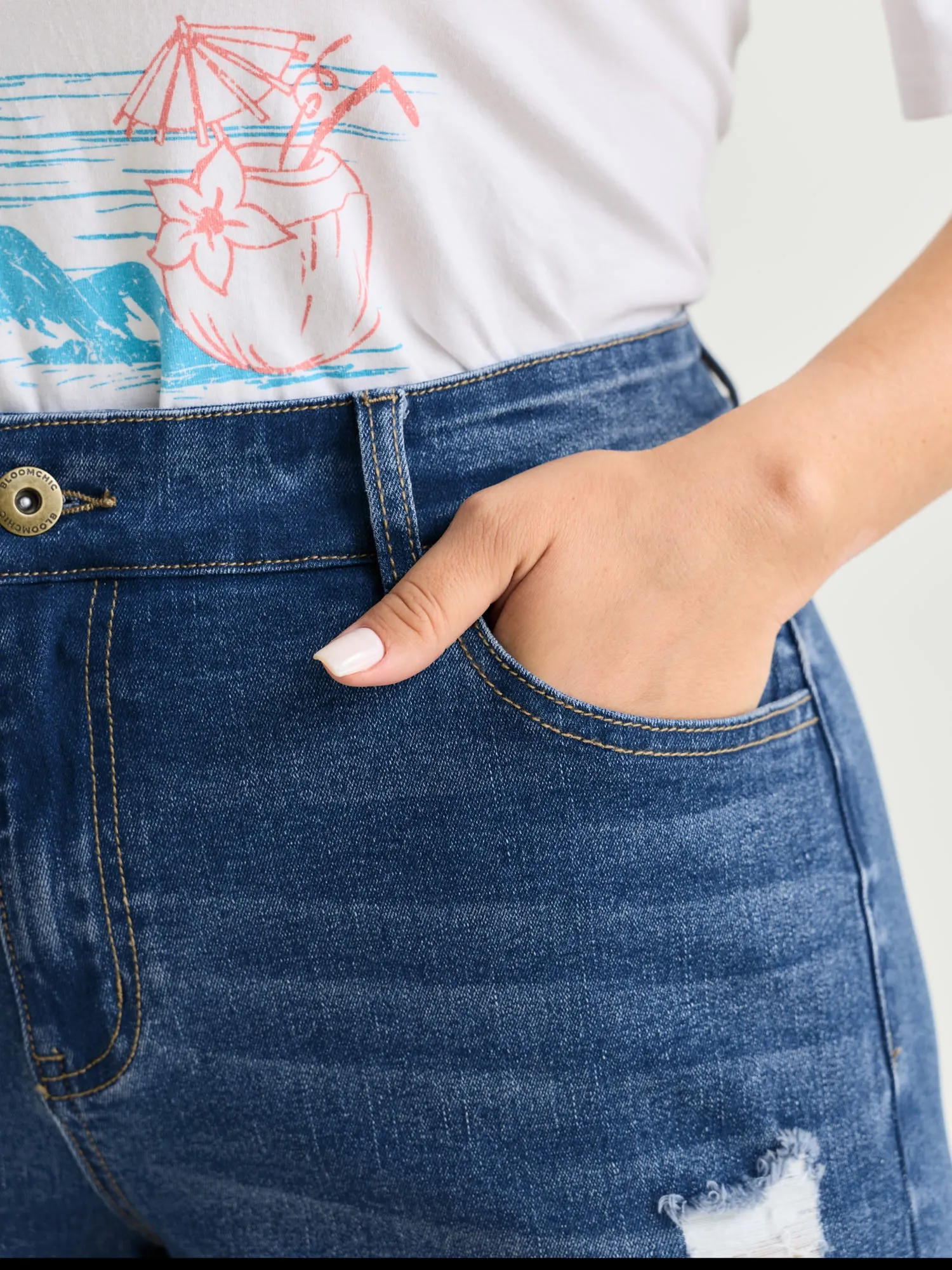 Stretchy Folded Hem Skinny-Fit Denim Shorts sold by Bloomchic product image thumbnail 4