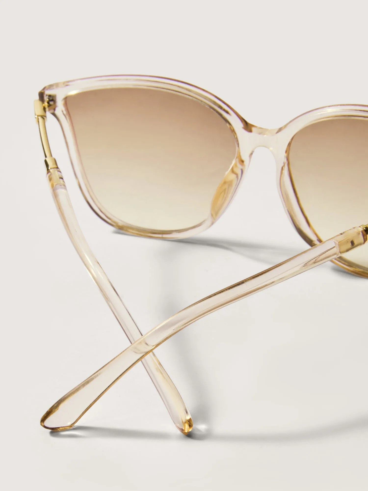 Metal Detail Cat Eye Frame Sunglasses With Box sold by Bloomchic product image thumbnail 4
