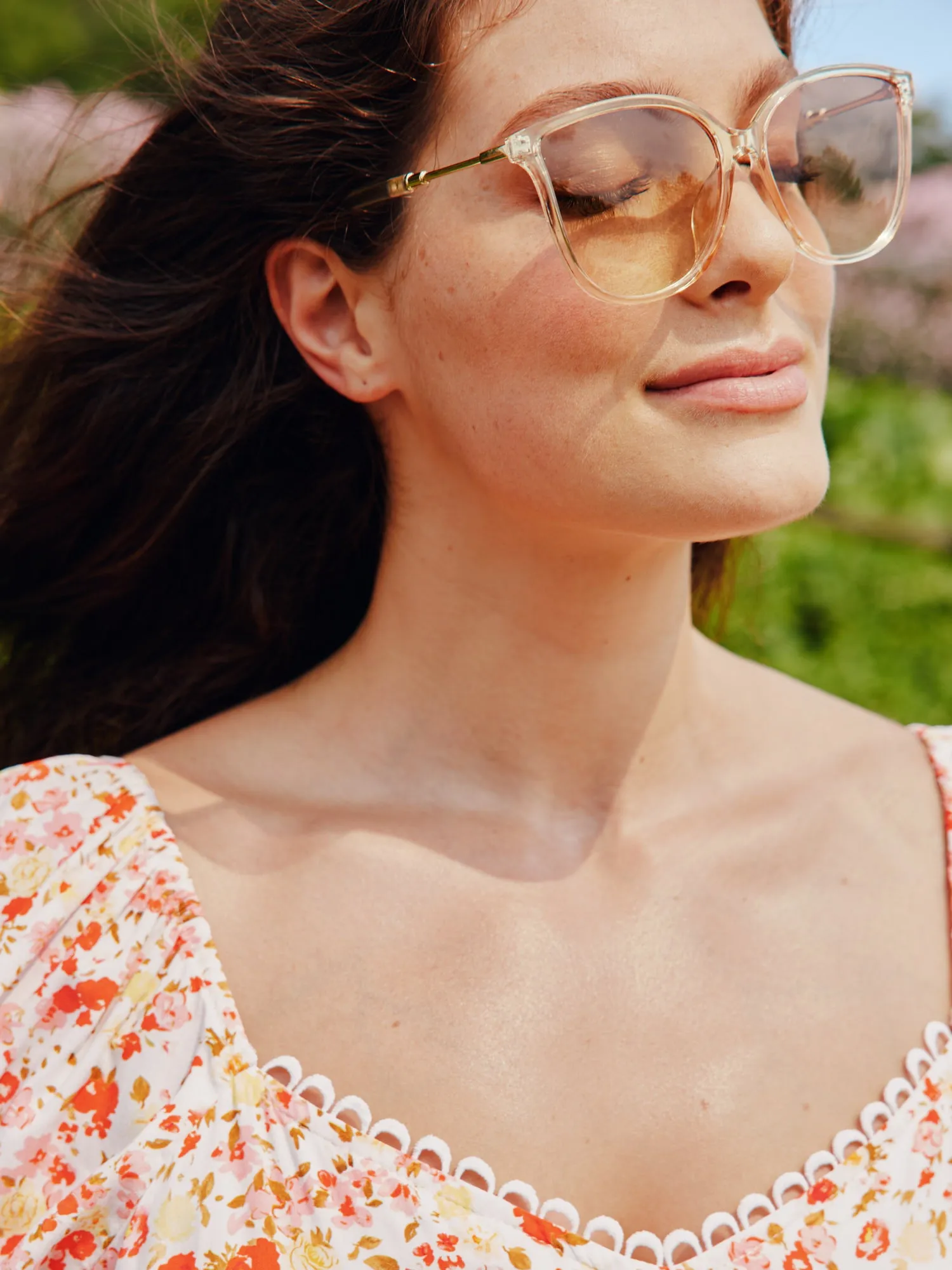 Metal Detail Cat Eye Frame Sunglasses With Box sold by Bloomchic product image thumbnail 3