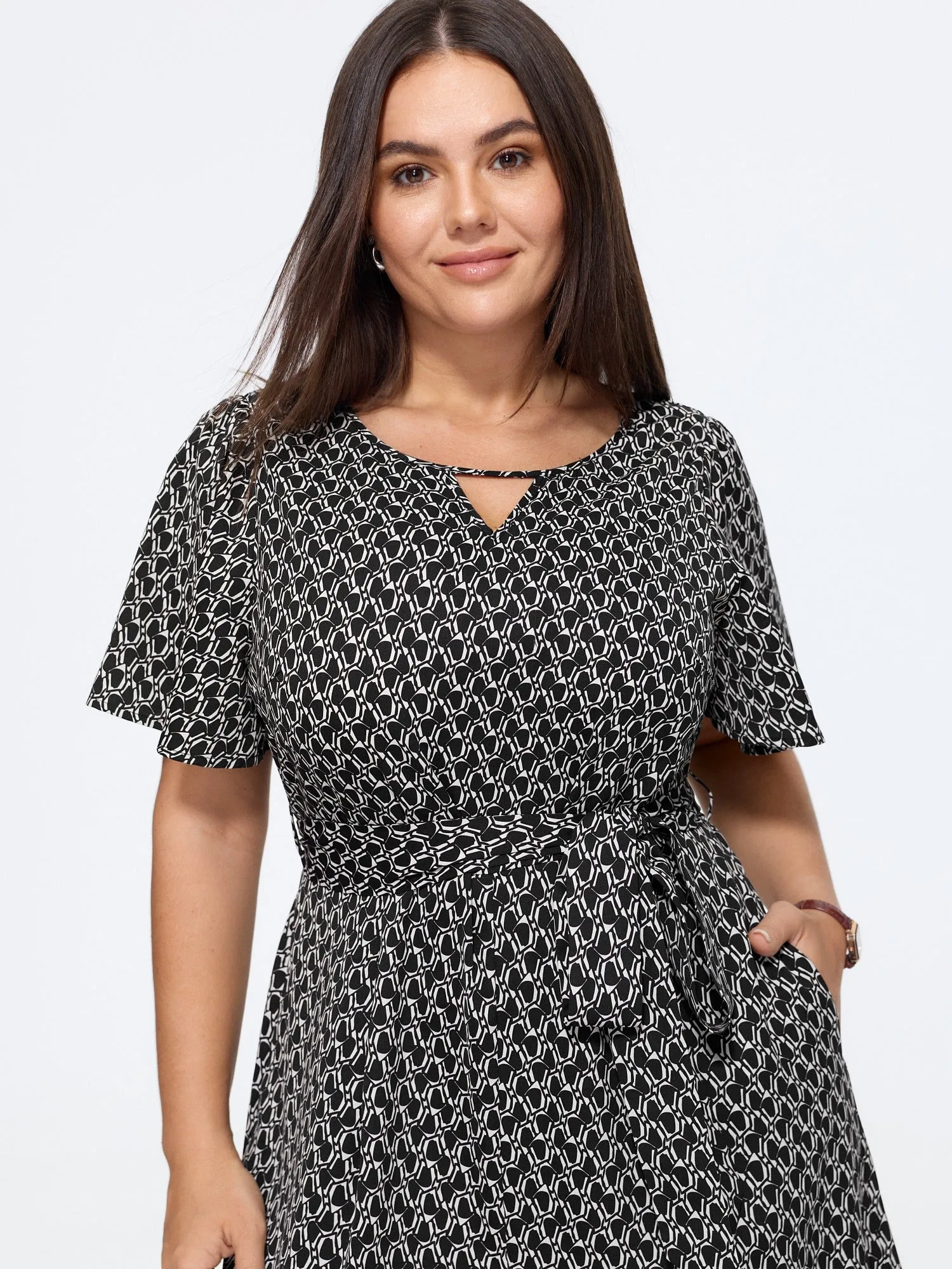 Geometric Print Waist Tie Wide Leg Jumpsuit sold by Bloomchic product image thumbnail 2