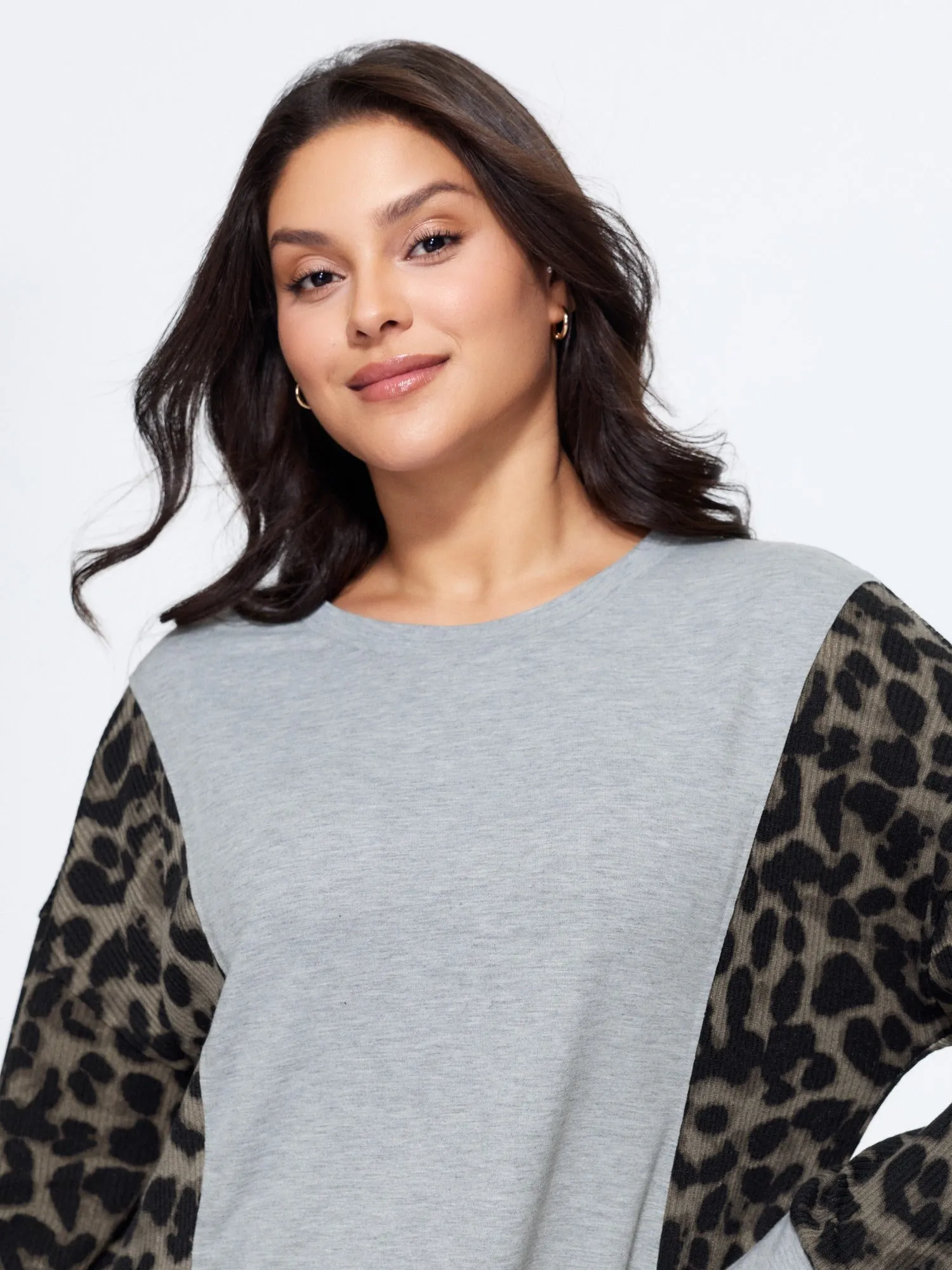 Round Neck Leopard Spliced Casual Sweatshirt sold by Bloomchic product image thumbnail 2