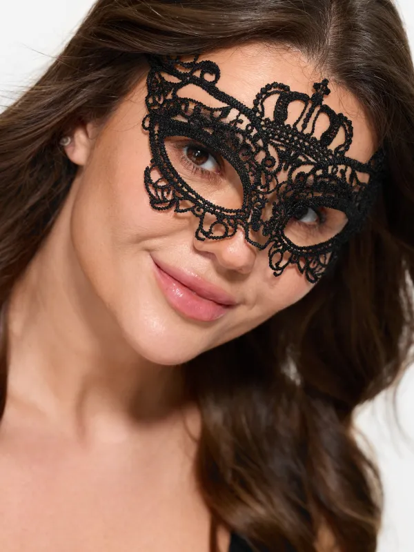 2‑Piece Lace Masquerade Halloween Masks made by Bloomchic